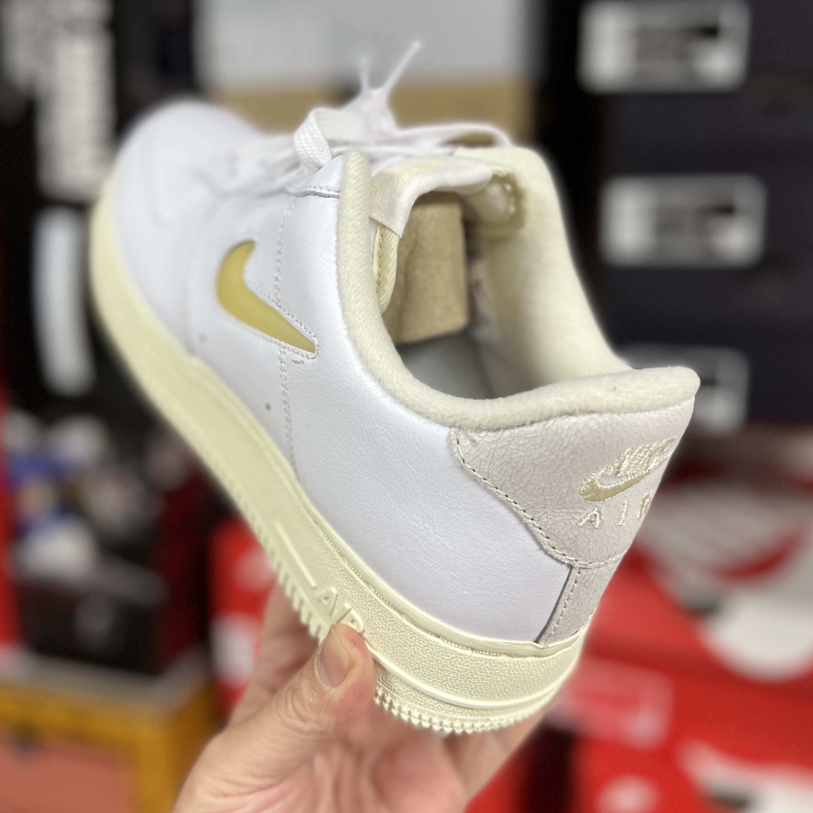 Nike Air Force 1 '07 LX Pale Vanilla 착용 스타일 - 2