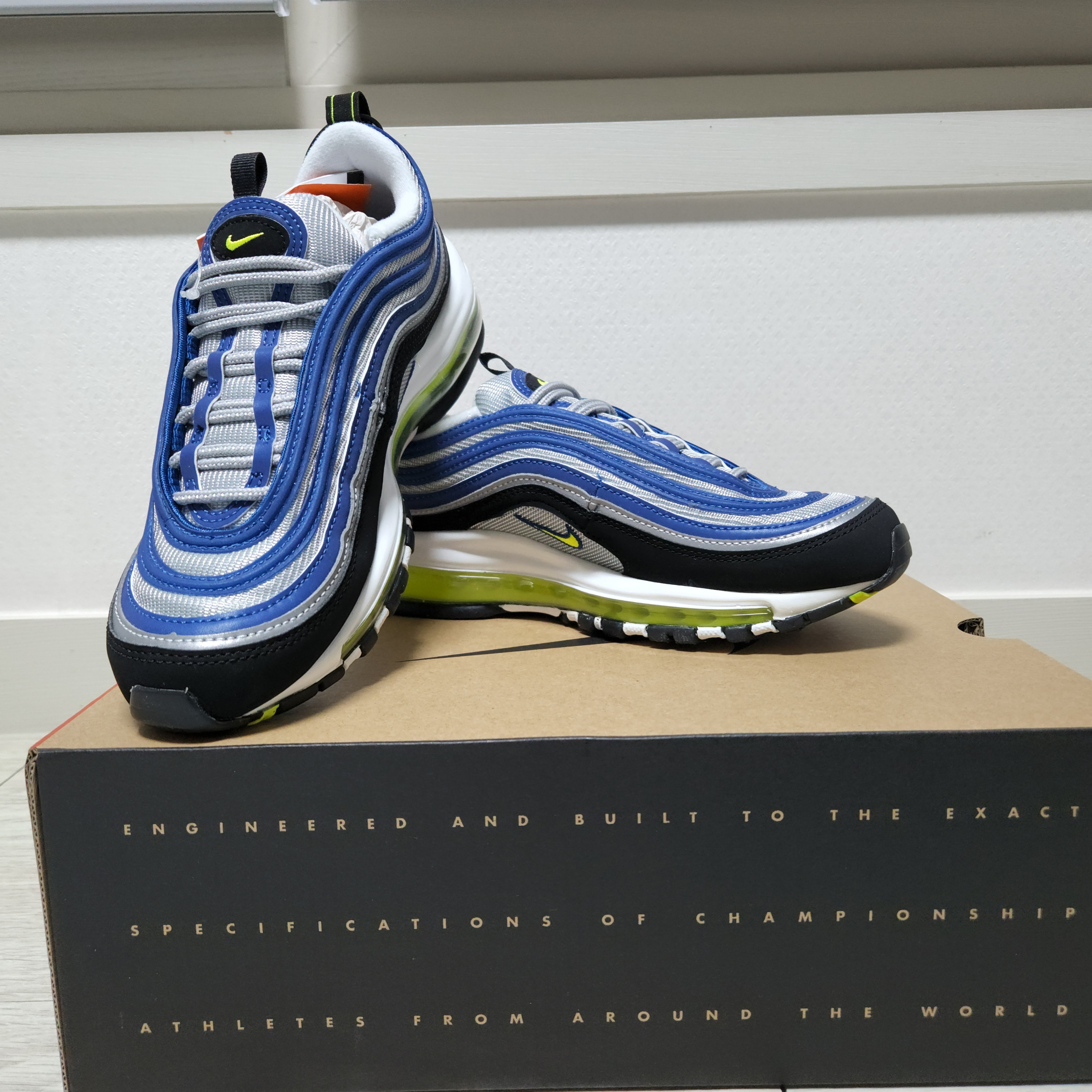 Nike Air Max 97 OG Atlantic Blue and Voltage Yellow 착용 스타일 - 2