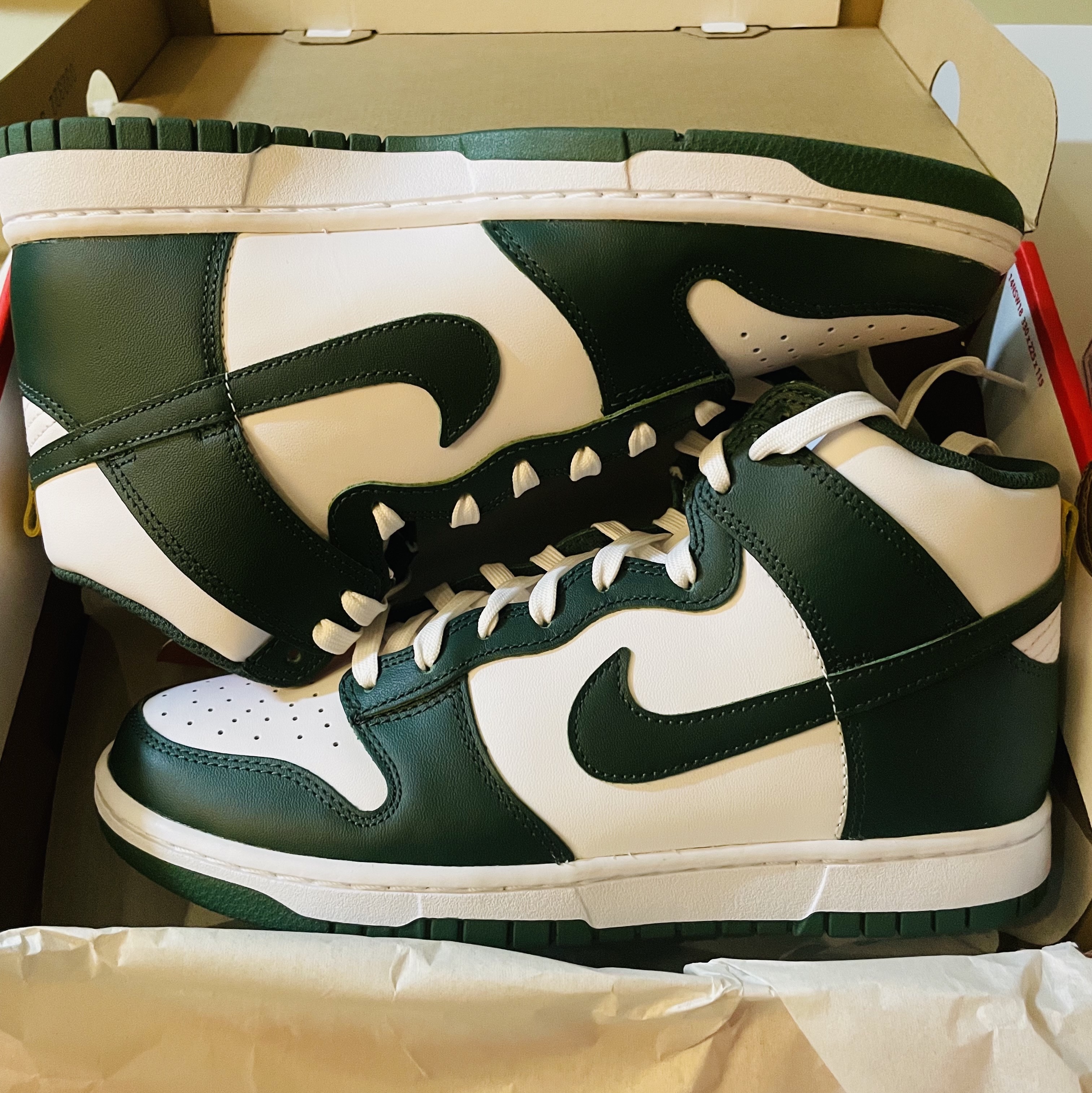 Nike Dunk High Retro Noble Green 착용 스타일