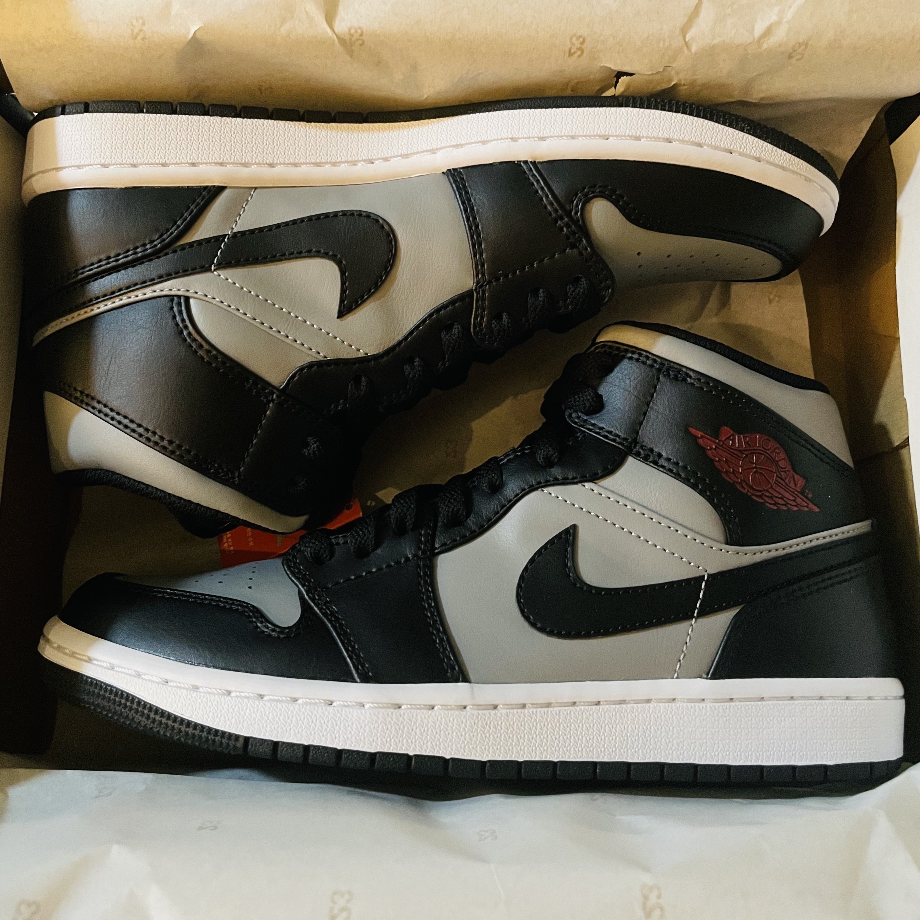 Jordan 1 Mid Shadow 착용 스타일