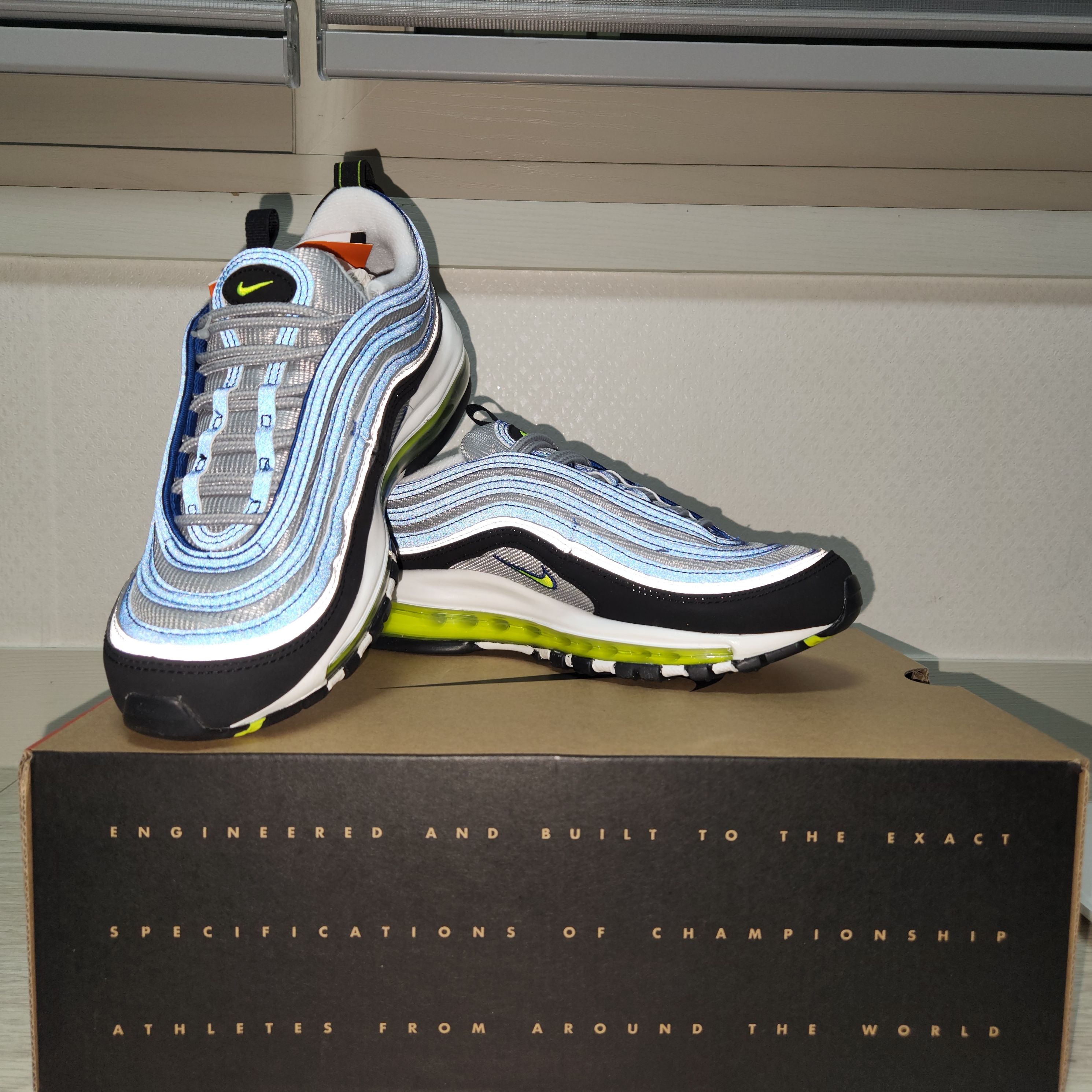 Nike Air Max 97 OG Atlantic Blue and Voltage Yellow 착용 스타일 - 1