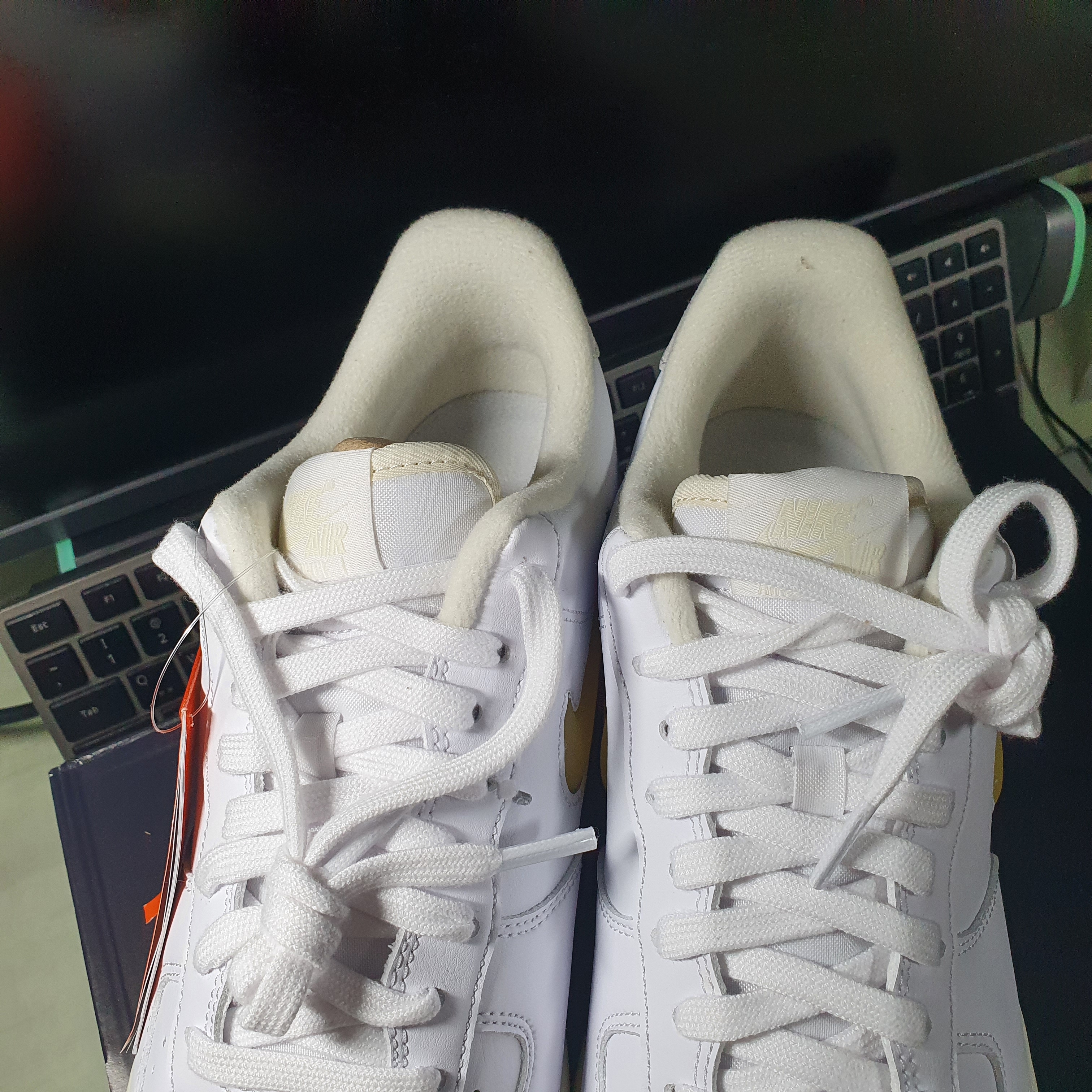 Nike Air Force 1 '07 LX Pale Vanilla 착용 스타일 - 5