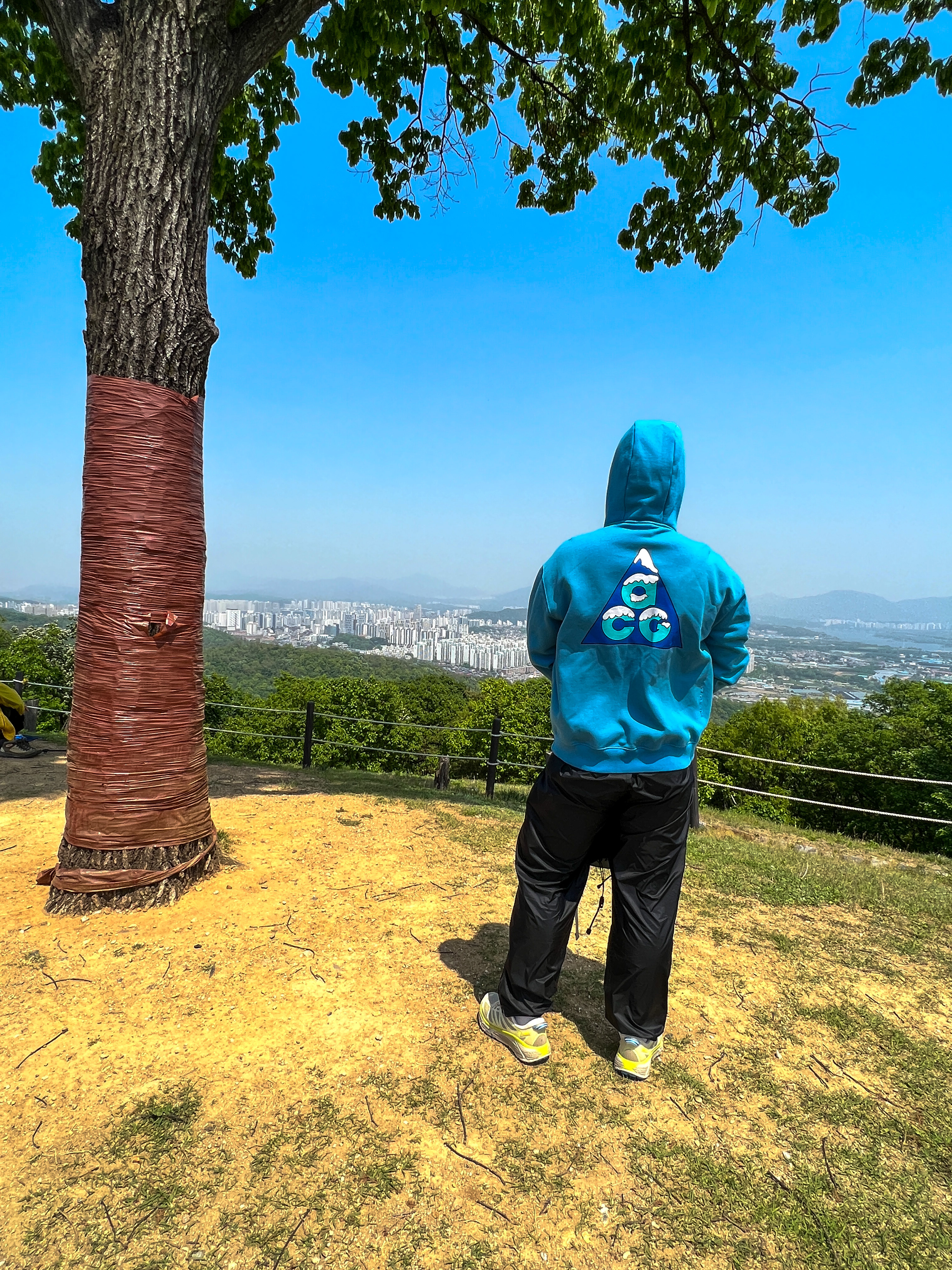Nike ACG Therma-Fit Full Zip Graphic Hoodie Dutch Blue 착용 스타일