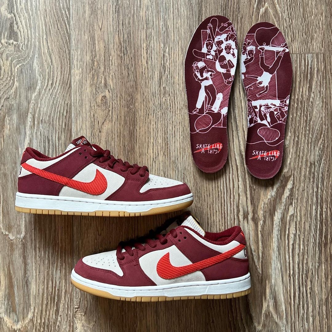 Nike x Supreme SB Dunk Low Barkroot Brown, Nike x Sacai VaporWaffle String & Black Villain Red 착용 스타일 - 3