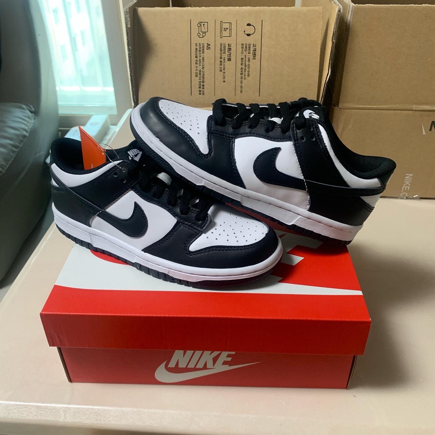 (GS) Nike Dunk Low Black 착용 스타일 - 1