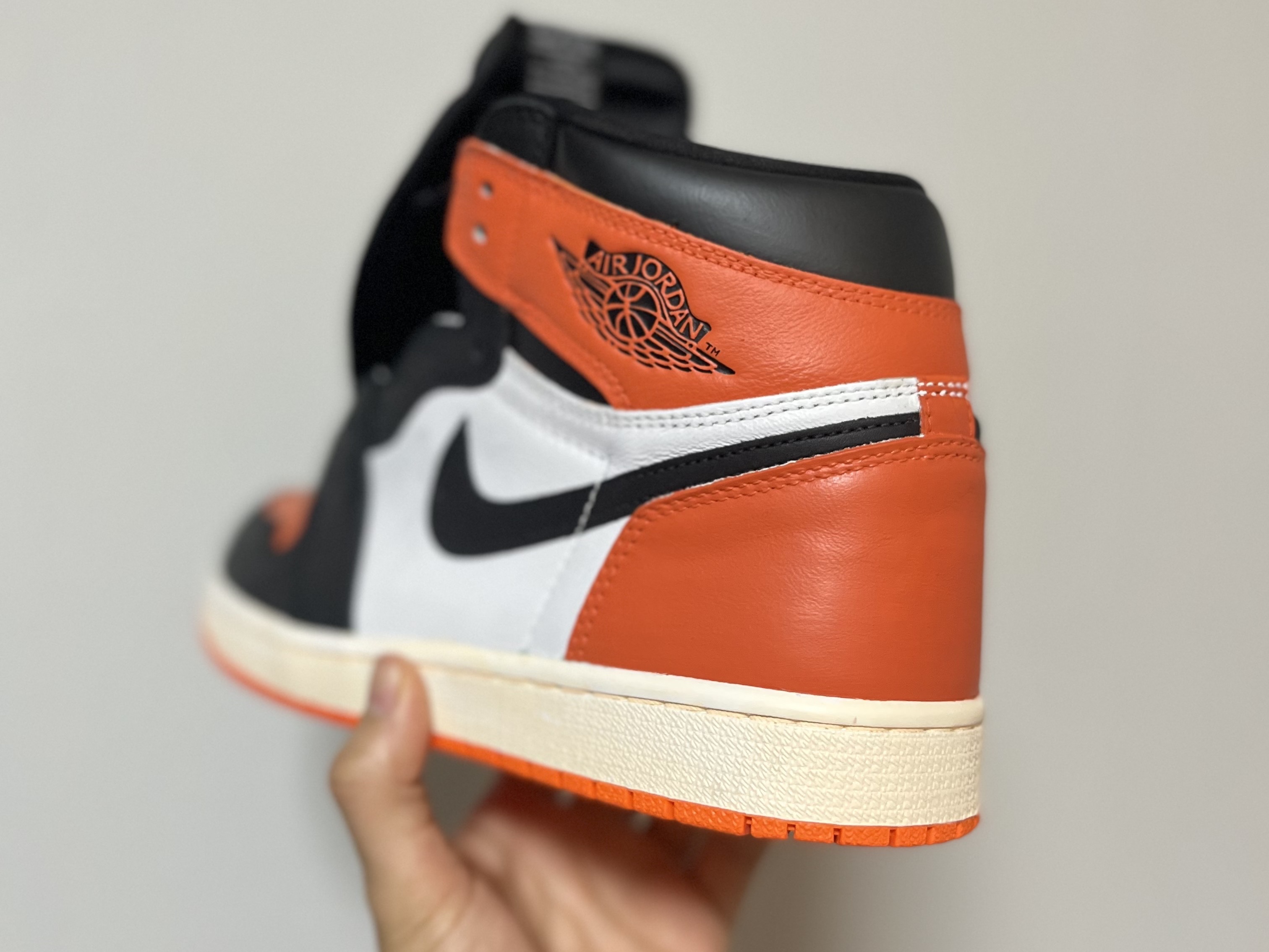 Jordan 1 Retro High OG Electro Orange, (GS) Jordan 1 Retro High OG Electro Orange 착용 스타일 - 1