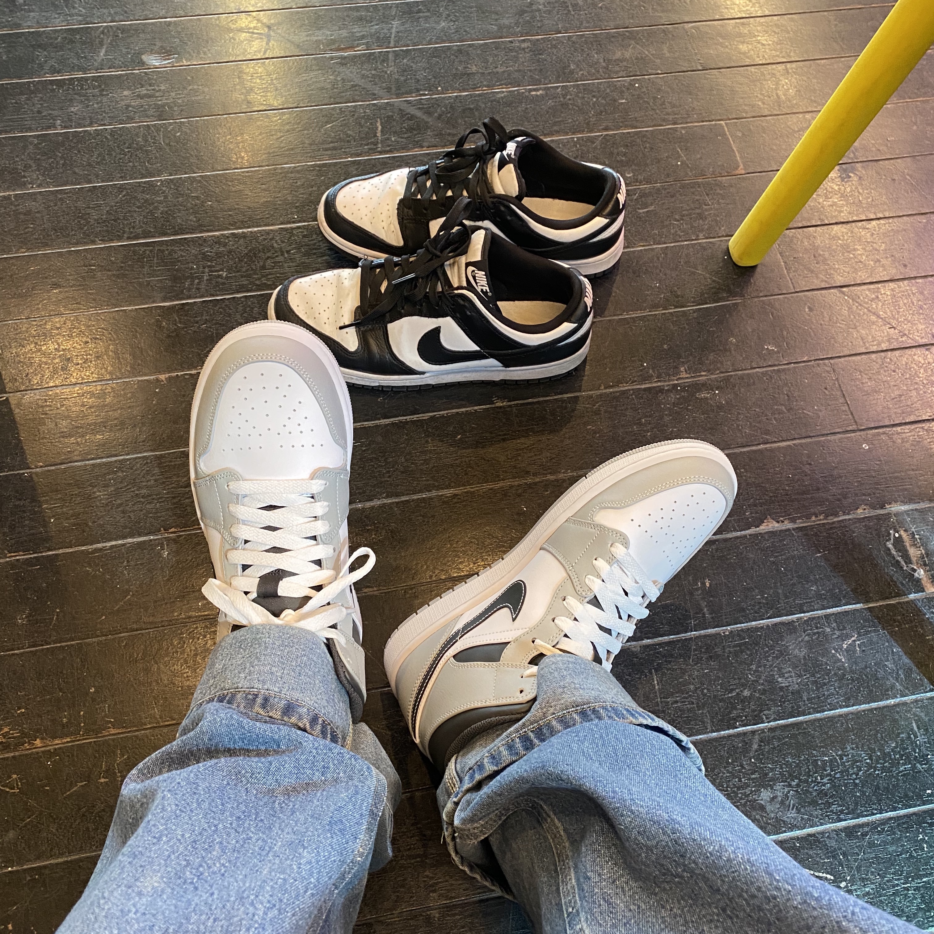 Jordan 1 Mid Light Smoke Grey Anthracite, Nike Dunk Low Retro Black 착용 스타일