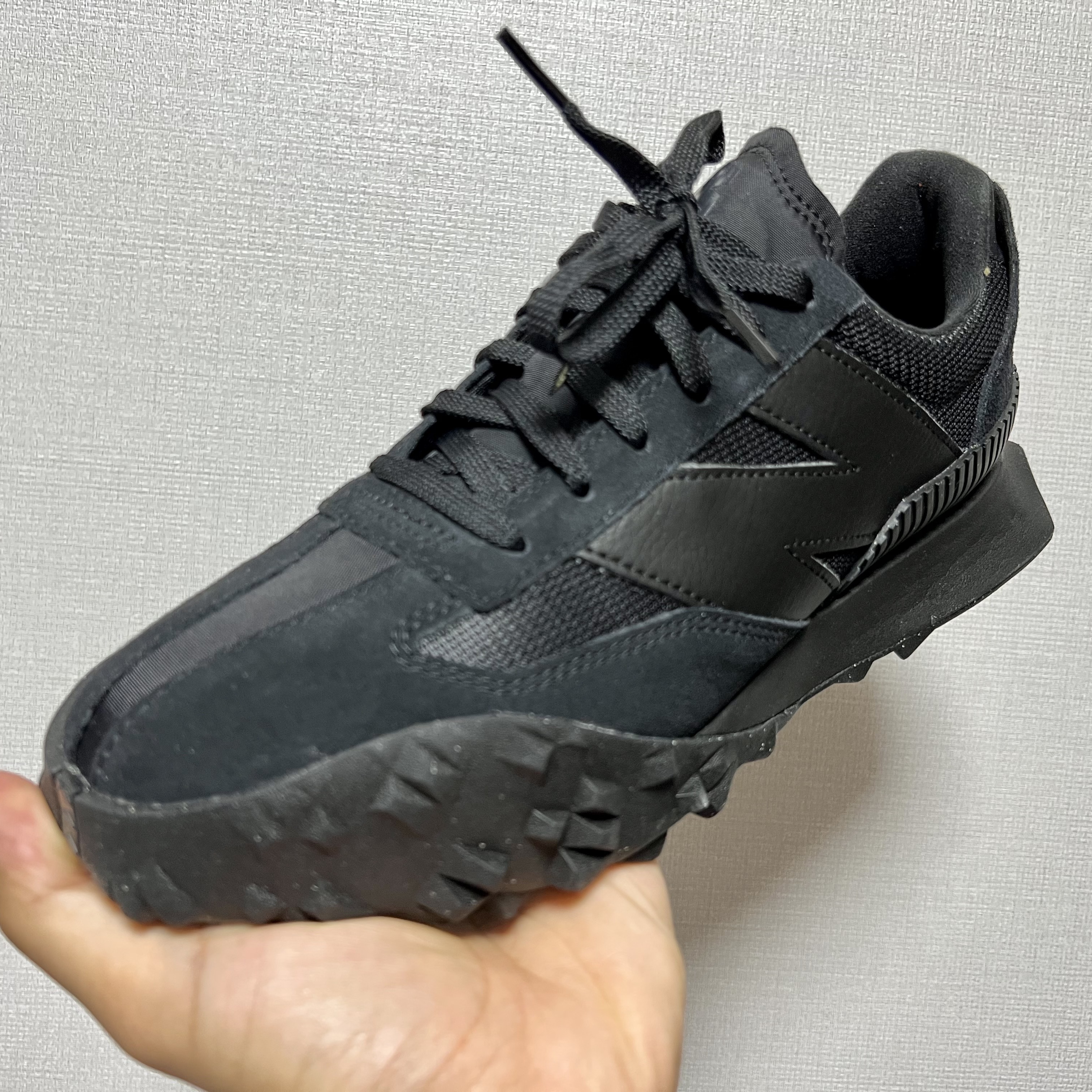 New Balance XC-72 Triple Black 착용 스타일