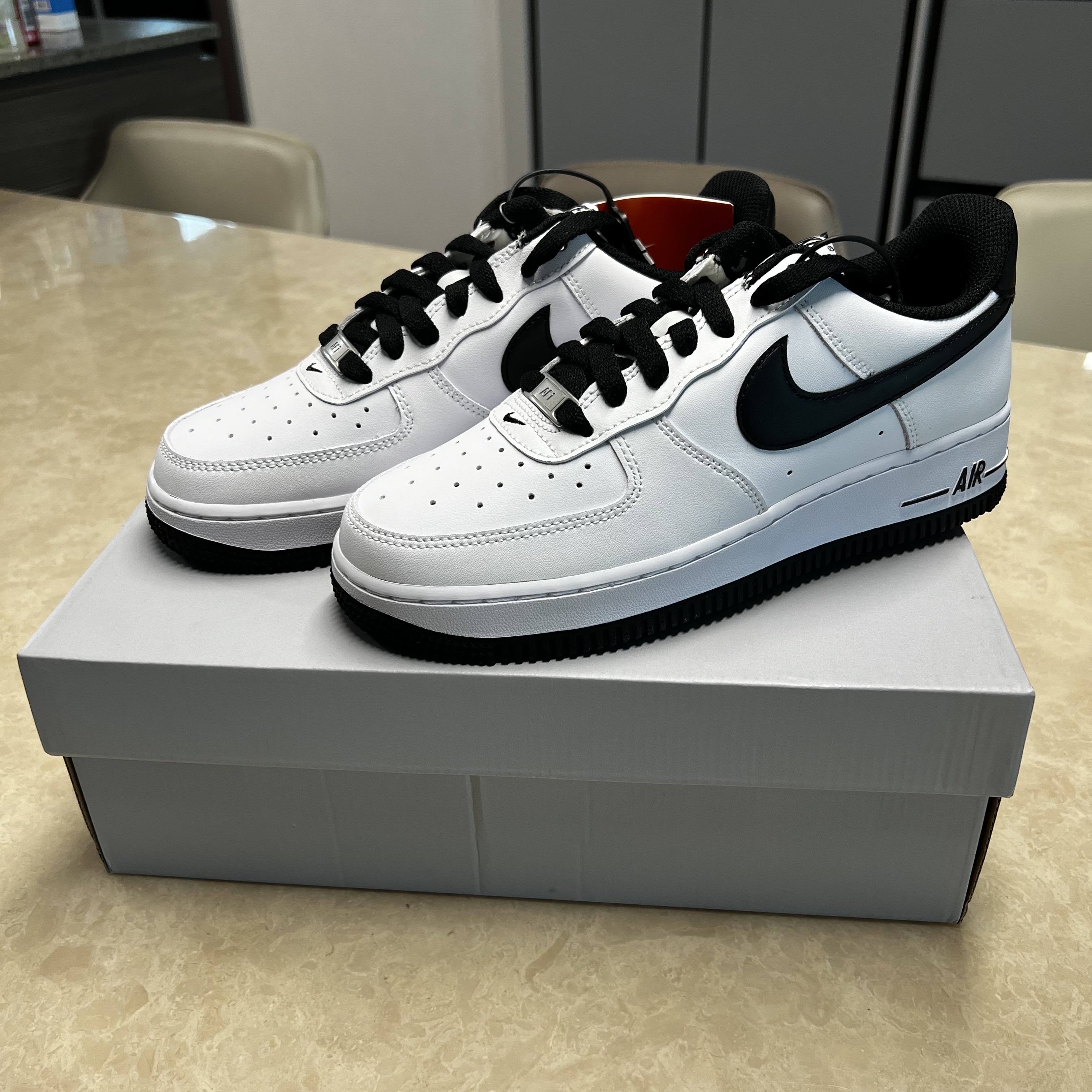 Nike Air Force 1 '07 White Black 착용 스타일