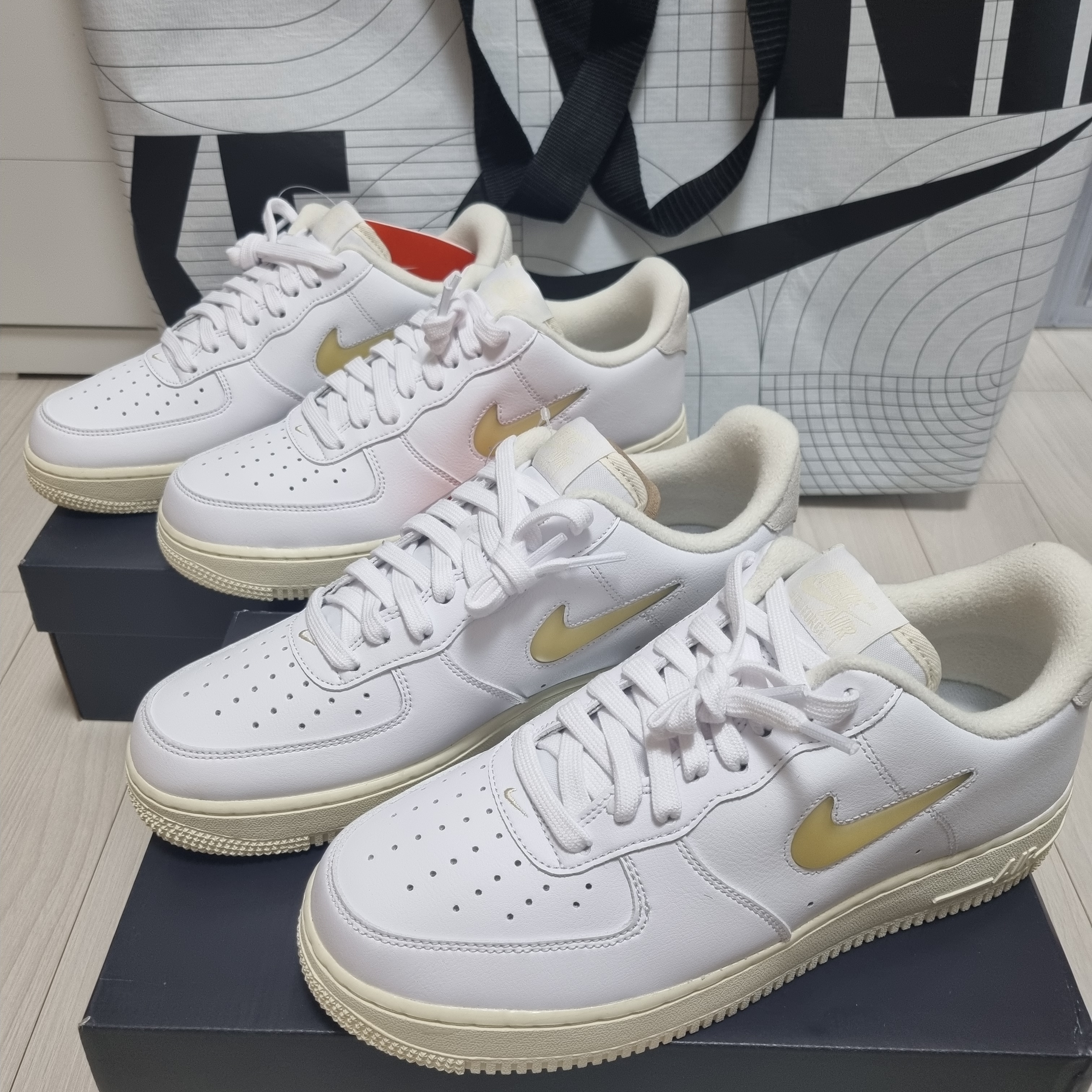Nike Air Force 1 '07 LX Pale Vanilla 착용 스타일