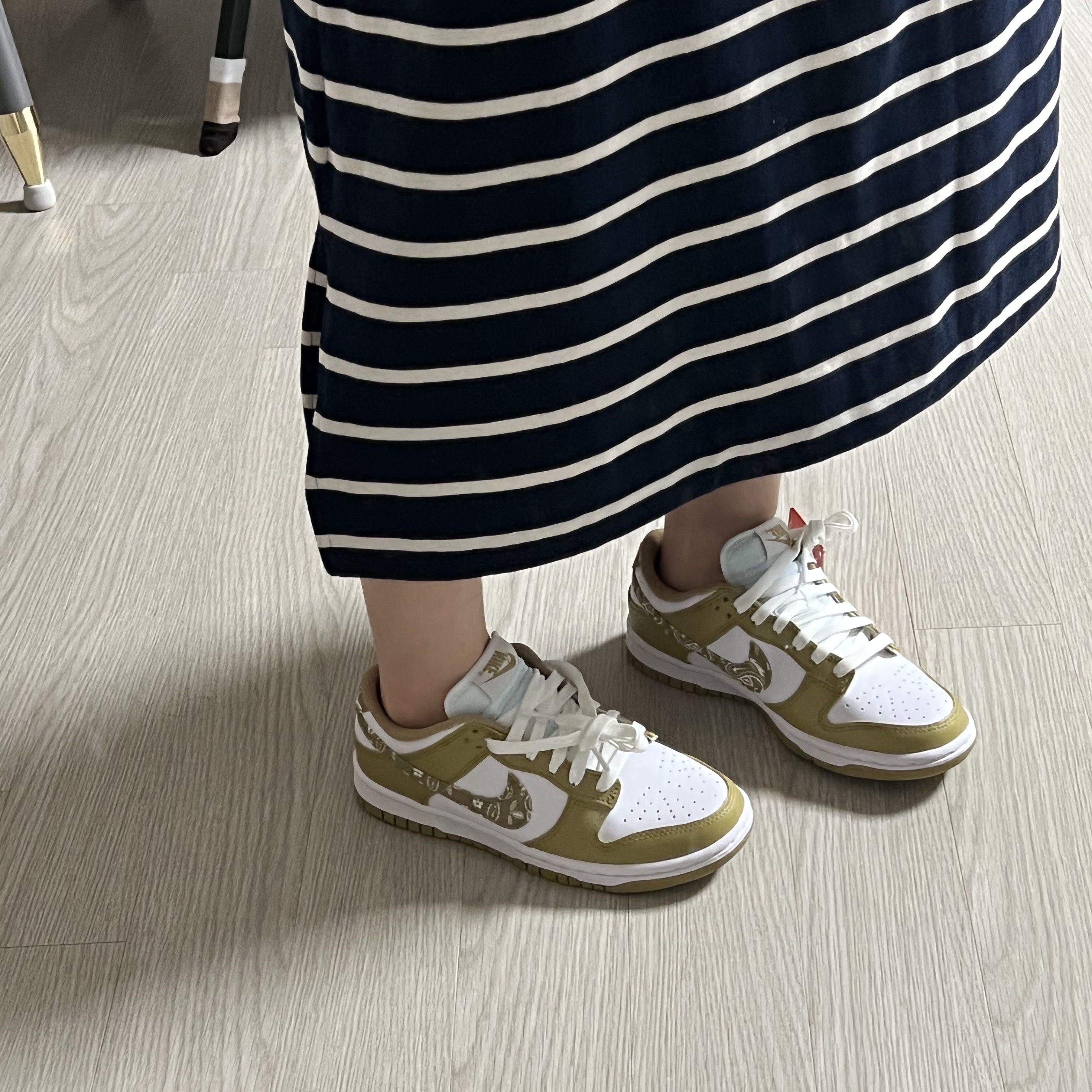 (W) Nike Dunk Low Essential Barley Paisley 착용 스타일