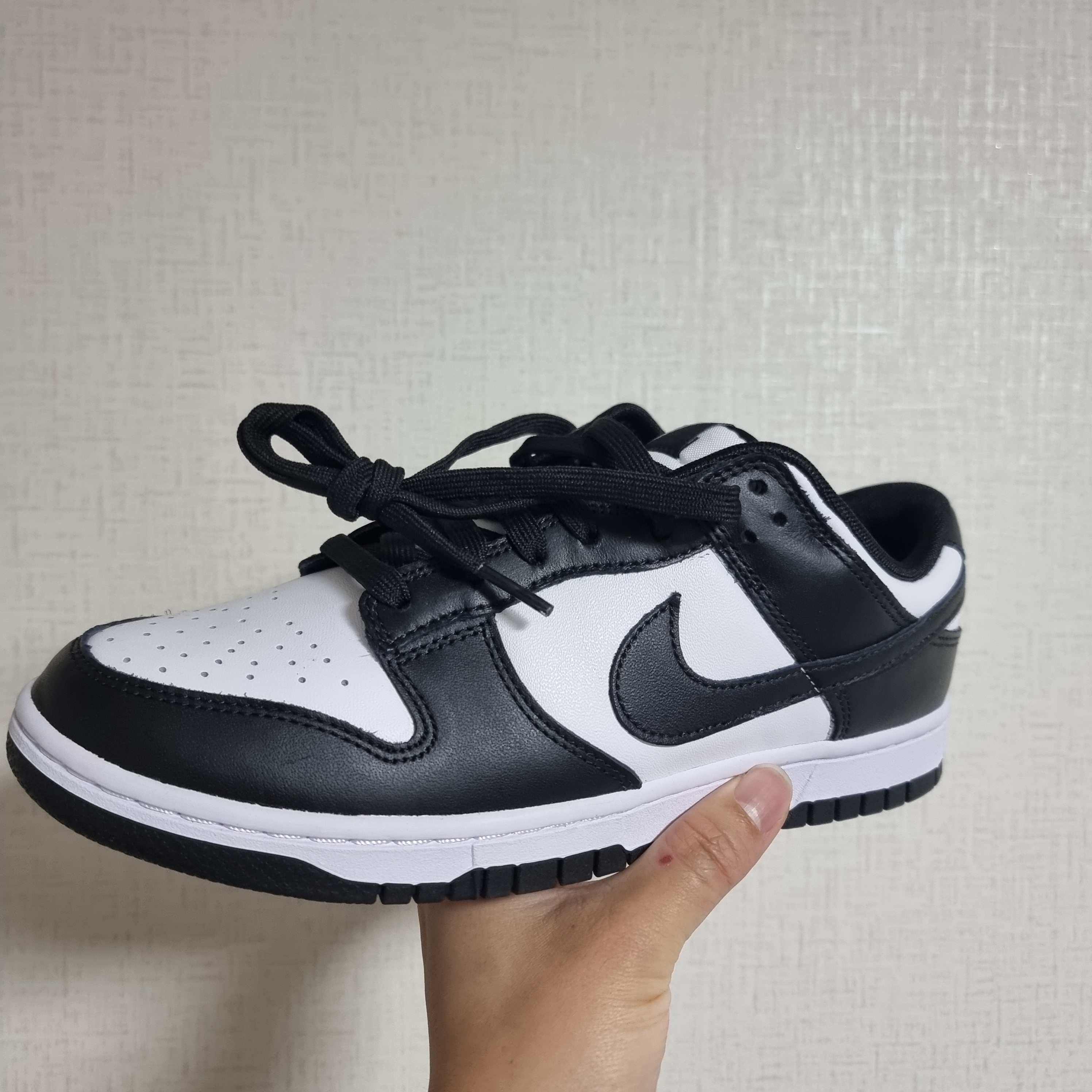Nike Dunk Low Retro Black 착용 스타일 - 1