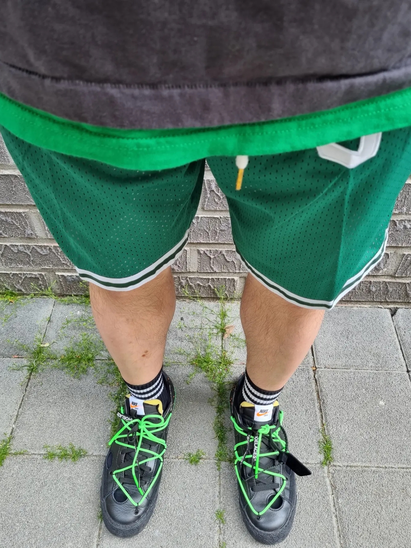 Off-White x Amore Pacific Protection Box (Without Cosmetics), Nike x Off-White Blazer Low '77 Black and Electro Green 착용 스타일 - 4