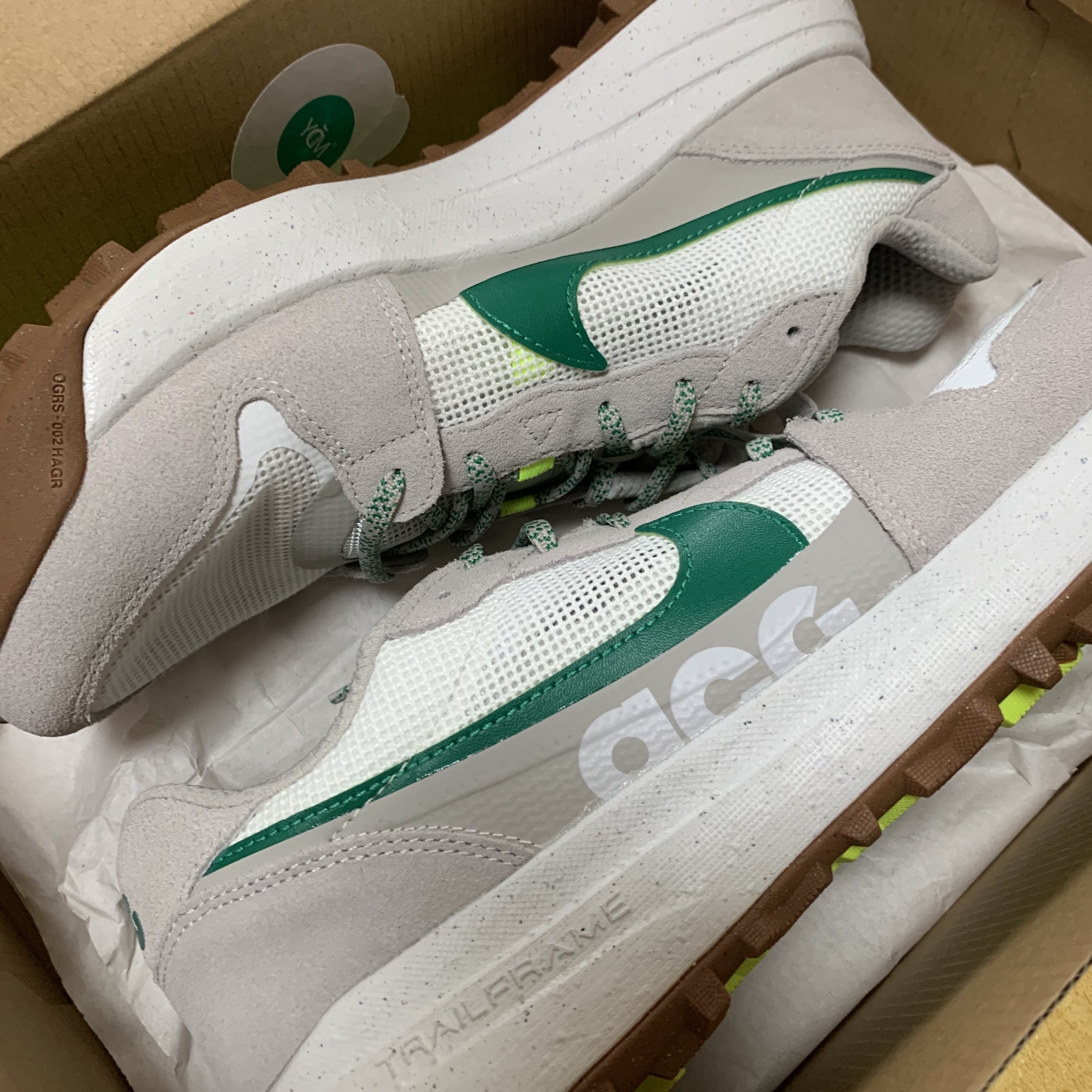 Nike ACG Lowcate Light Iron Ore 착용 스타일
