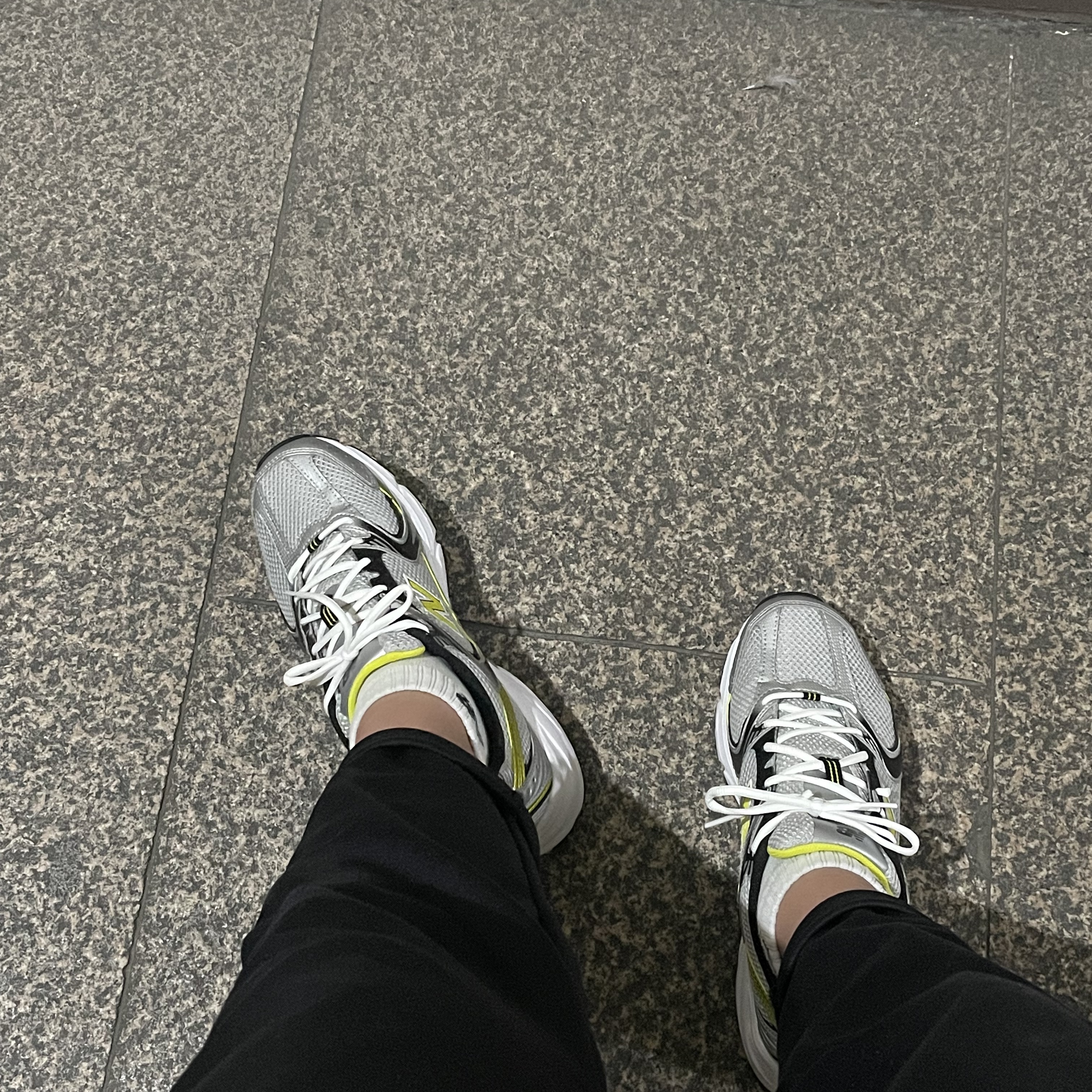 New Balance 530 Silver 착용 스타일