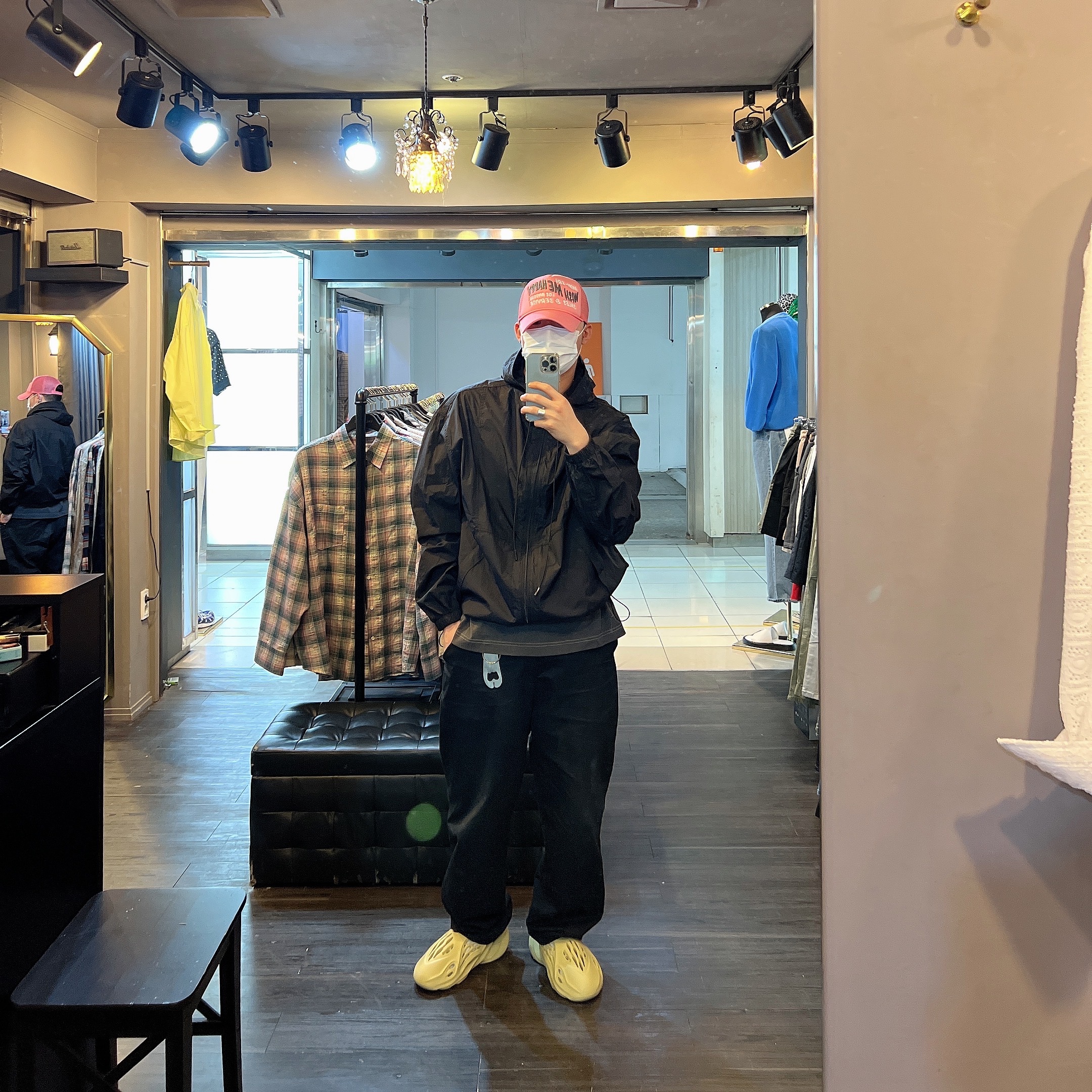 Adidas Yeezy Foam RNNR Sulfur 착용 스타일 - 3