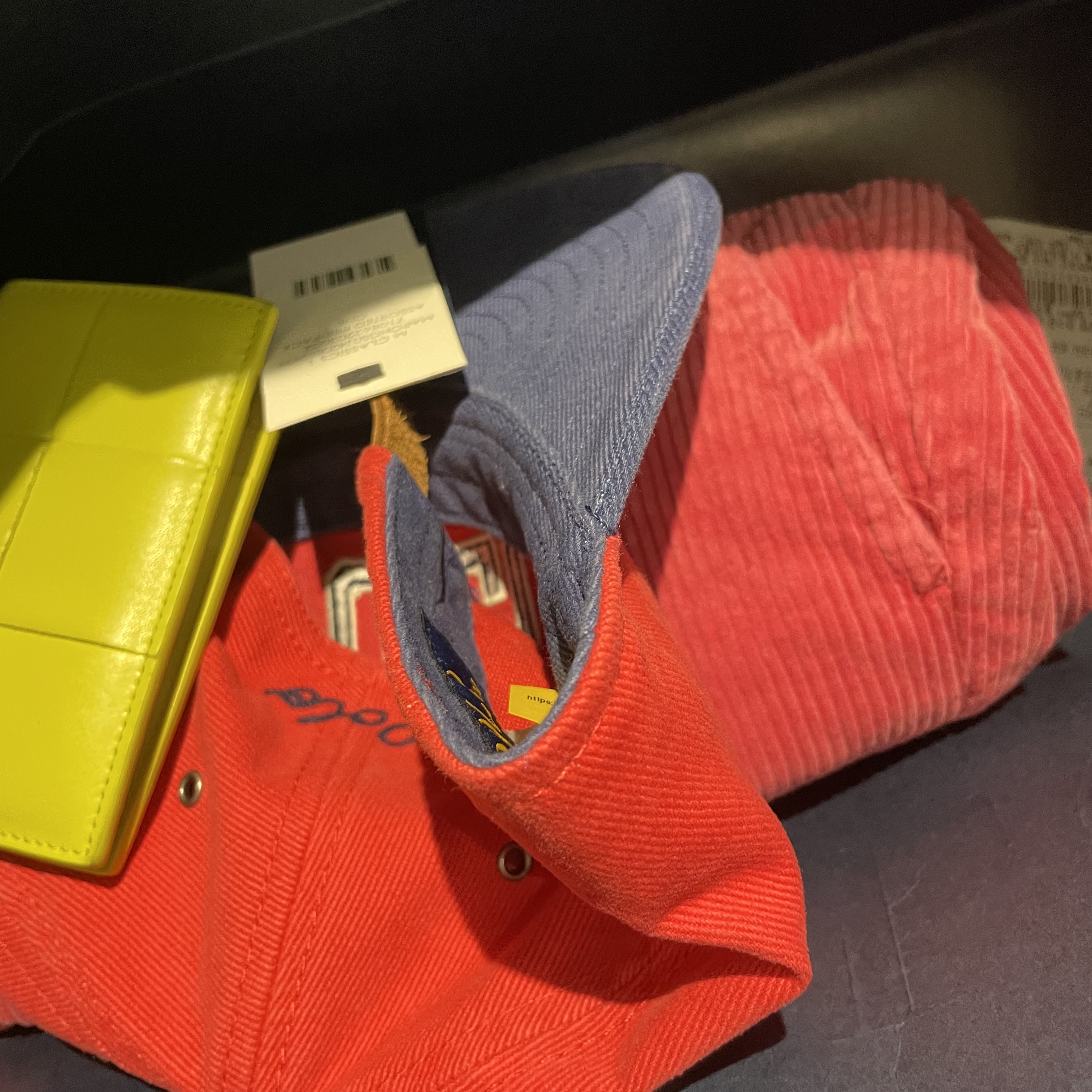 Bottega Veneta Flap Card Case Parakeet 착용 스타일