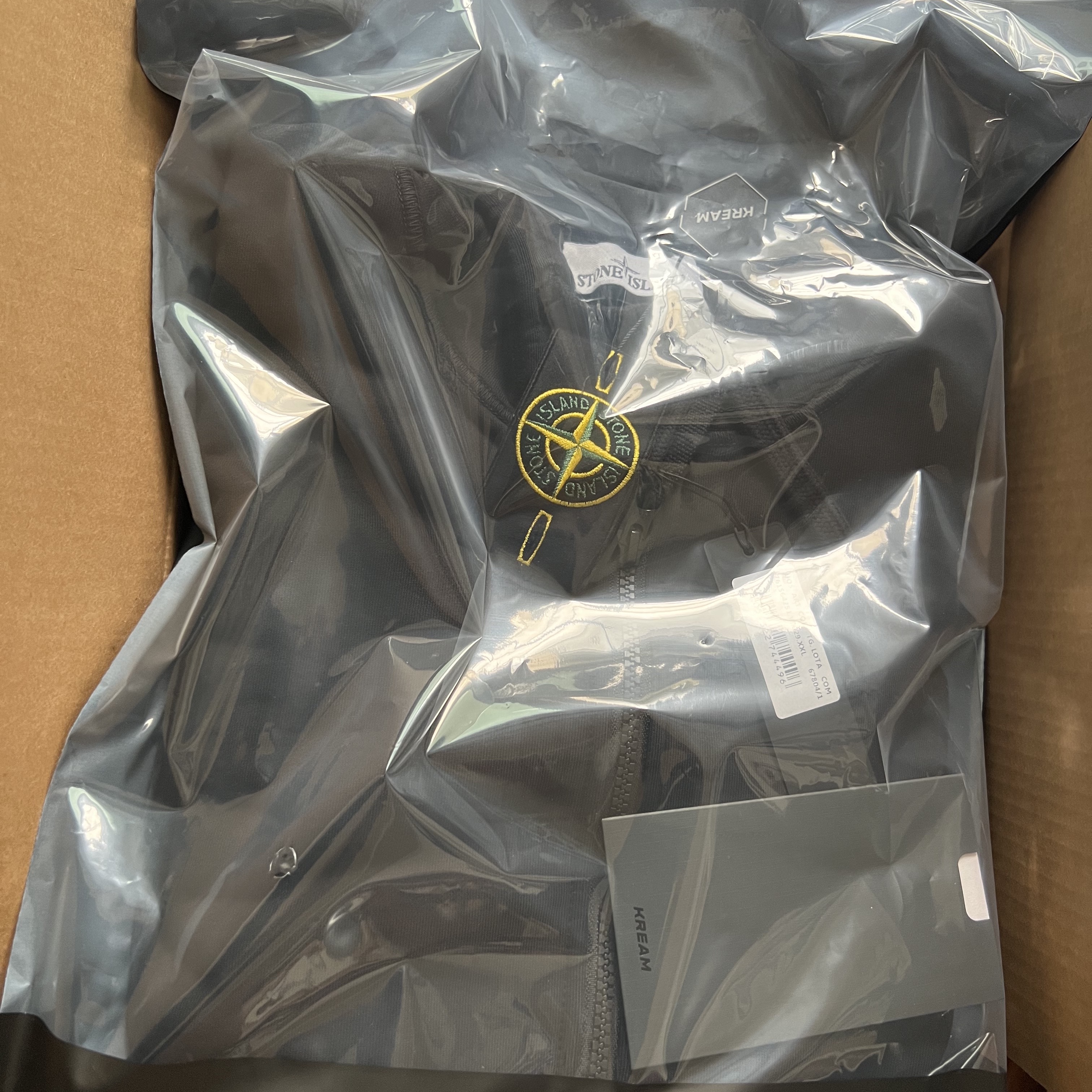 Stone Island 64251 Cotton Fleece Full Zip Hooded Sweatshirt Black - 22SS 착용 스타일