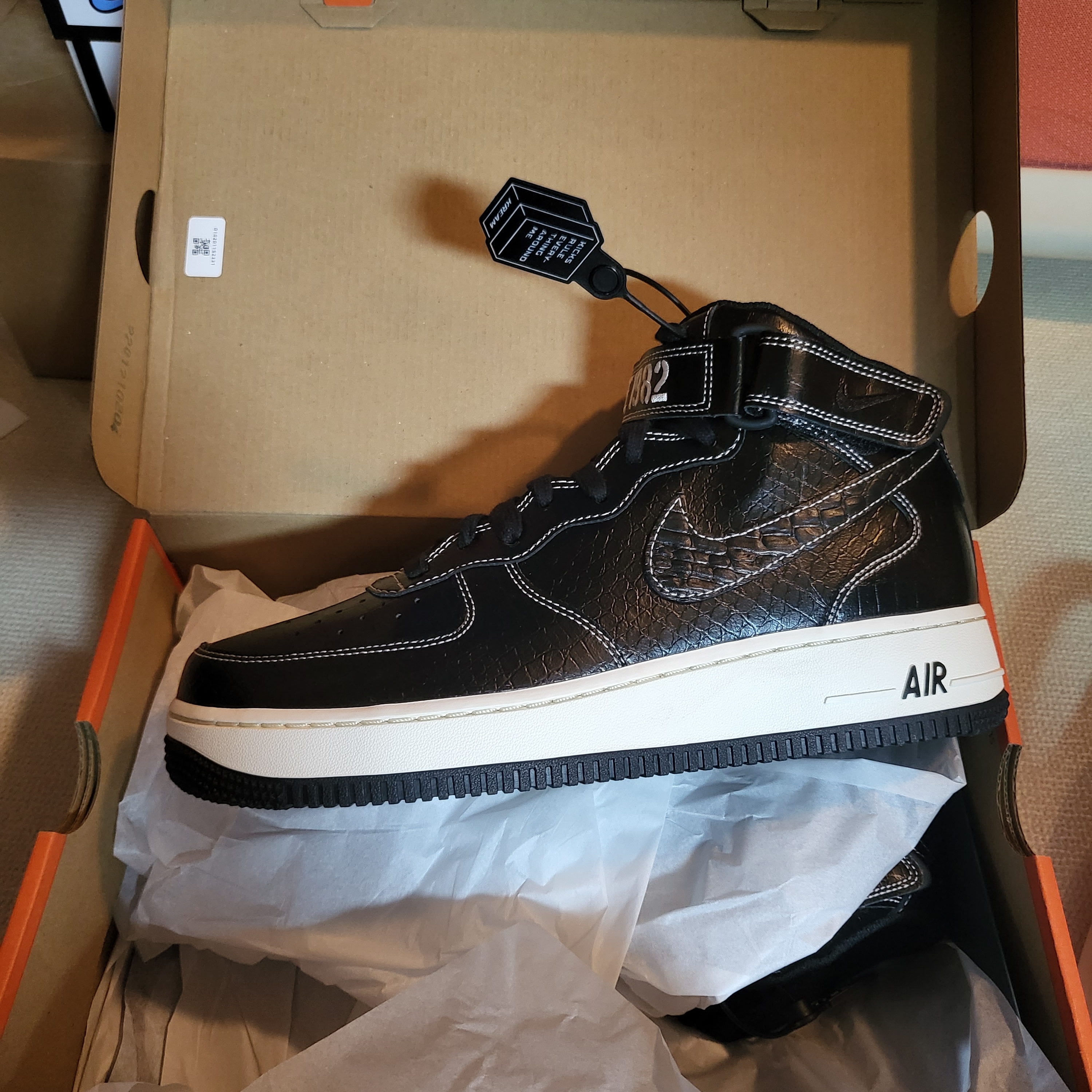 Nike Air Force 1 Mid '07 LX Our Force 1 착용 스타일 - 1