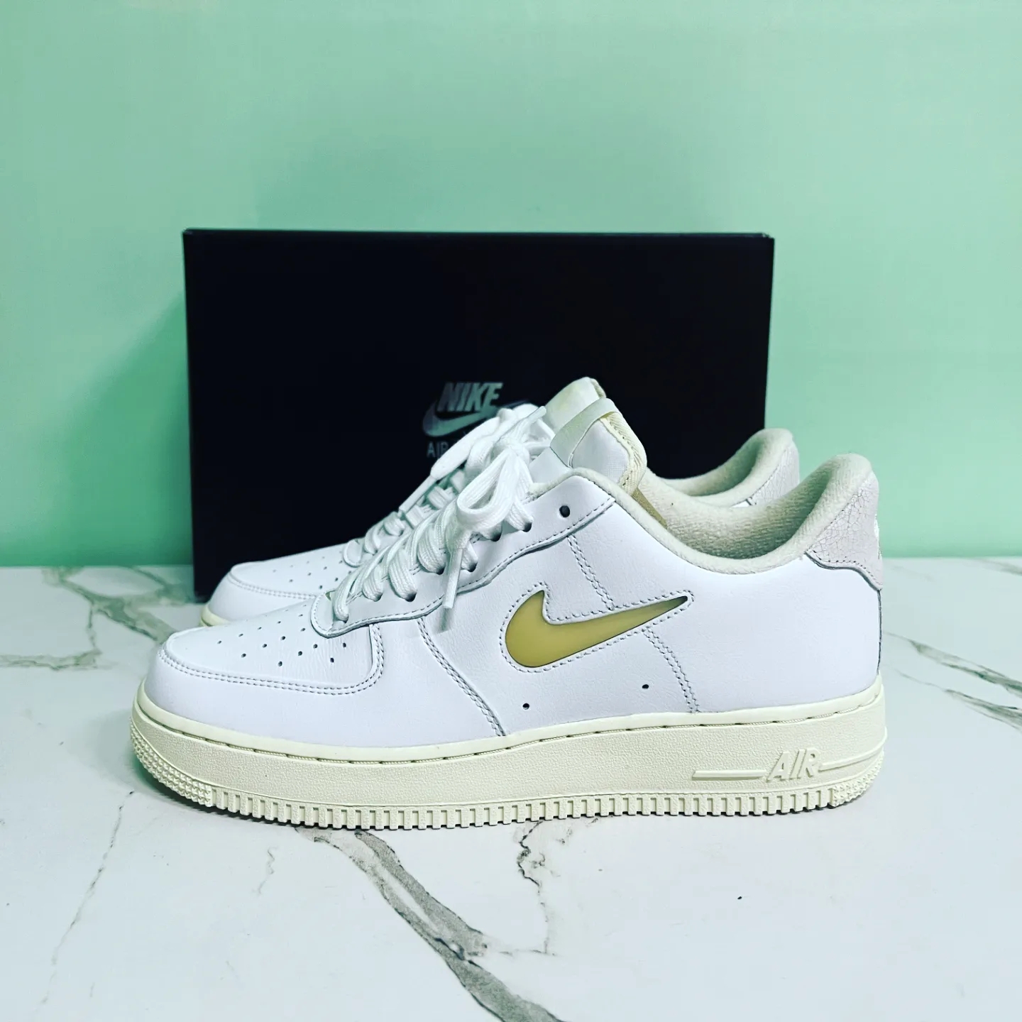 Nike Air Force 1 '07 LX Pale Vanilla 착용 스타일 - 2