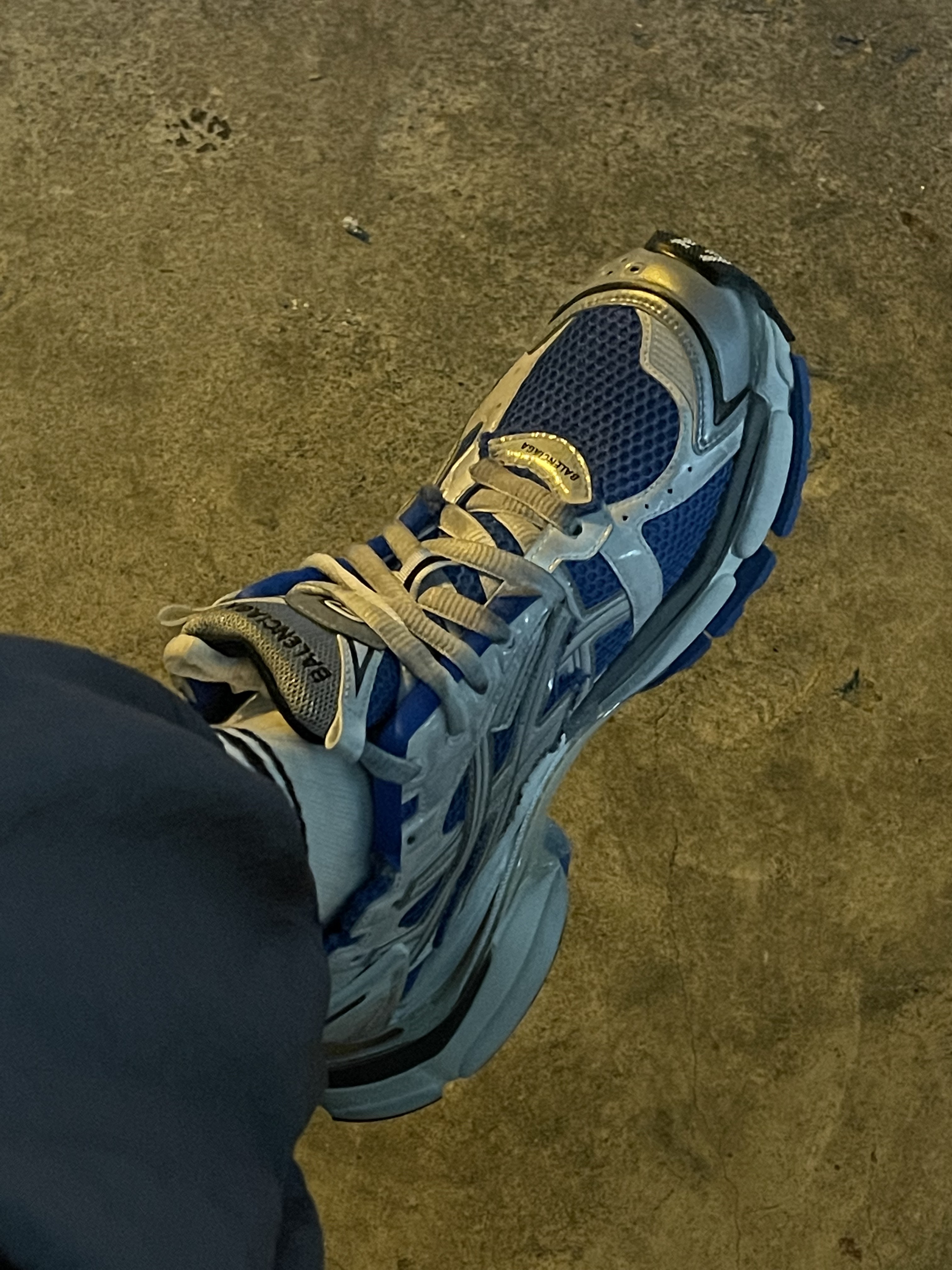 Balenciaga Runner Sneakers Blue White 착용 스타일