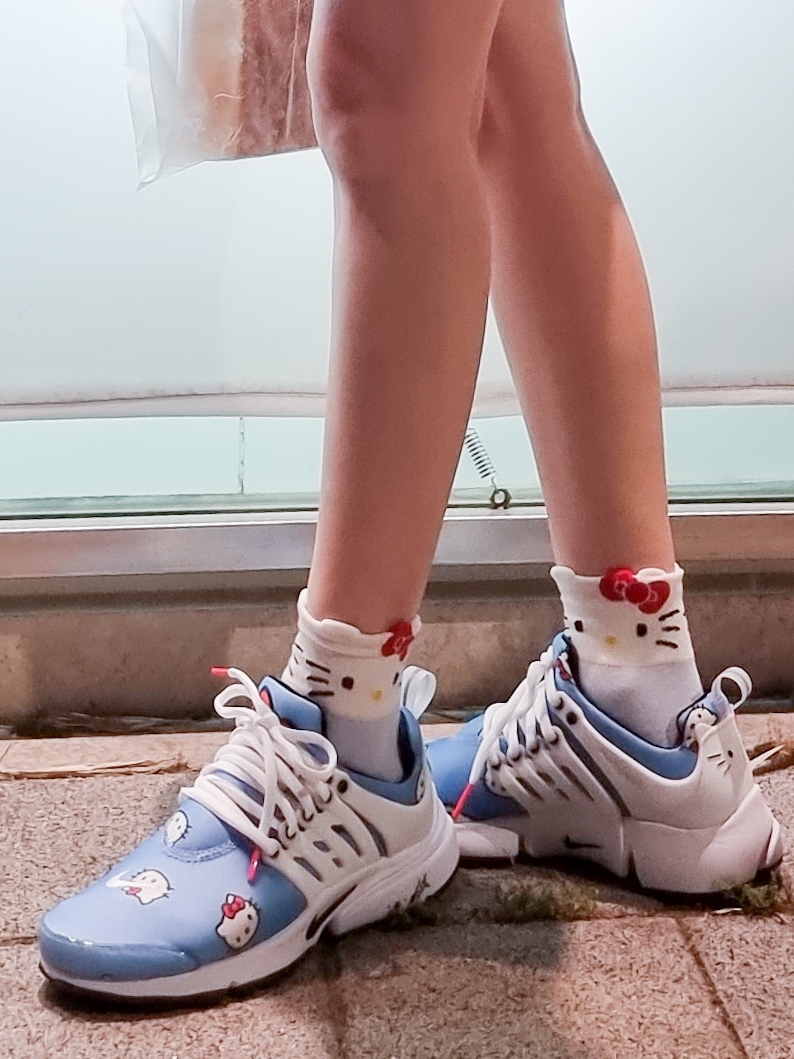 Nike x Hello Kitty Air Presto University Blue 착용 스타일 - 3