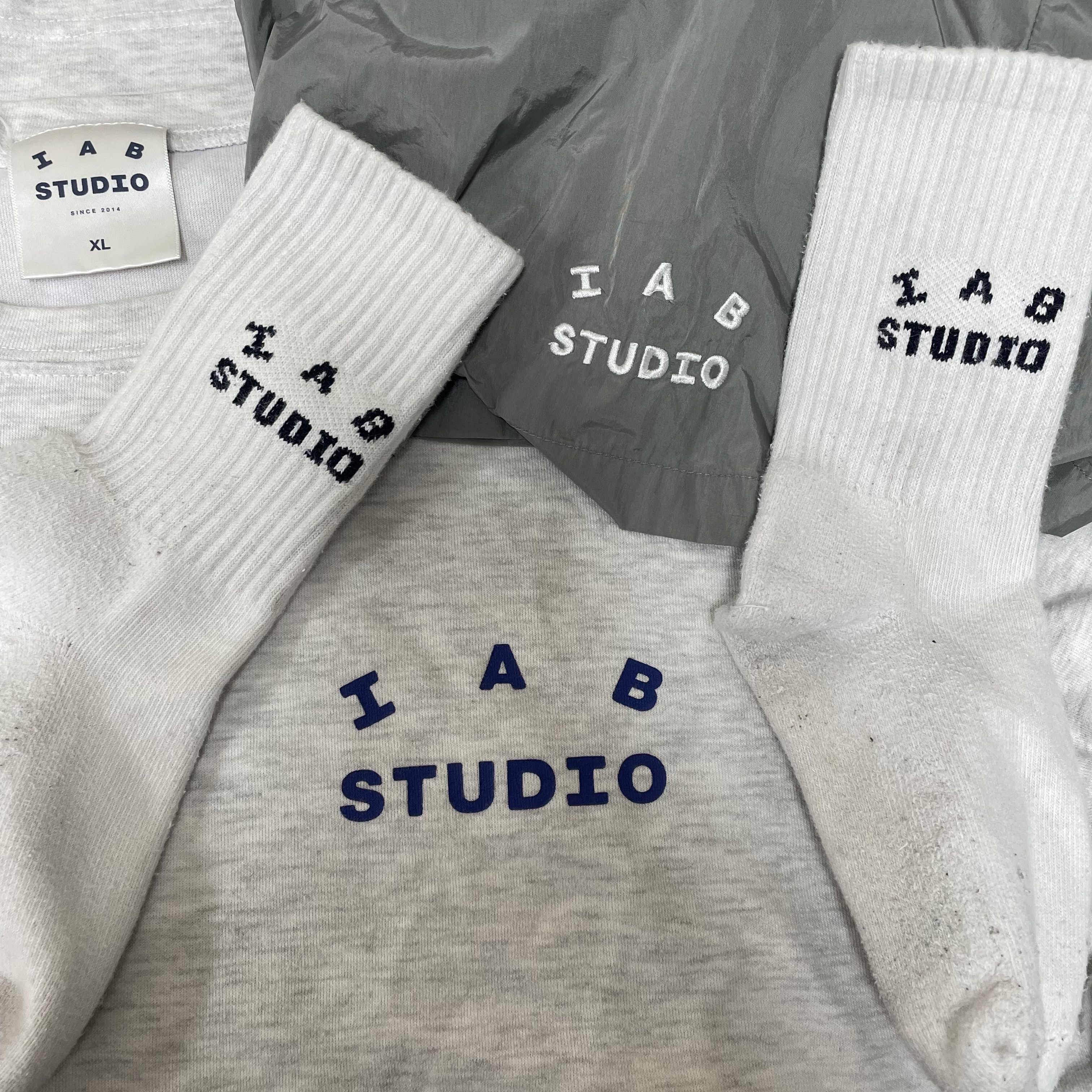 IAB Studio Woven Shorts Gray, IAB Studio Long Sleeve Light Gray 착용 스타일