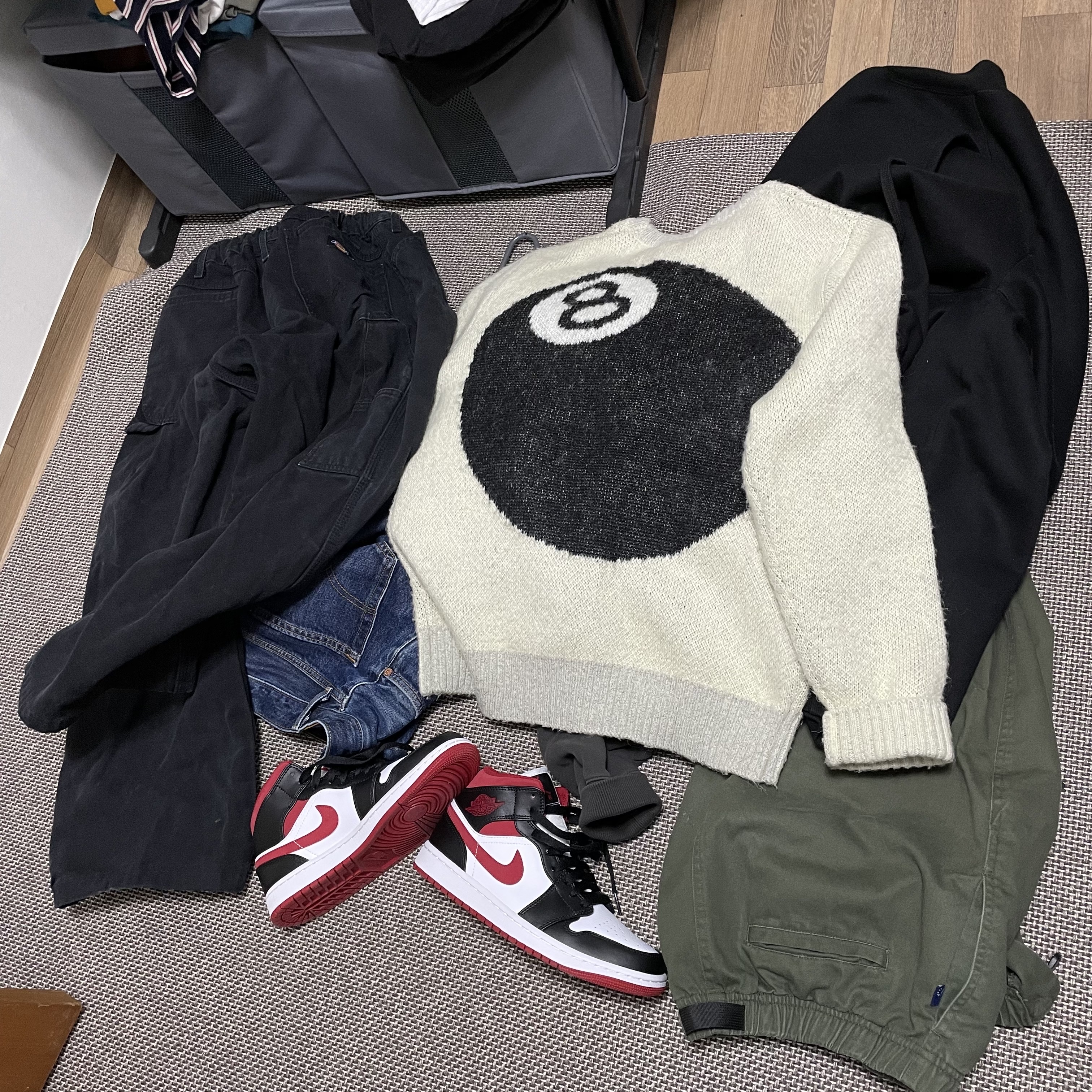 Stussy 8 Ball Heavy Brushed Mohair Sweater Cream, Jordan 1 Mid Gym Red Black White 착용 스타일 - 1