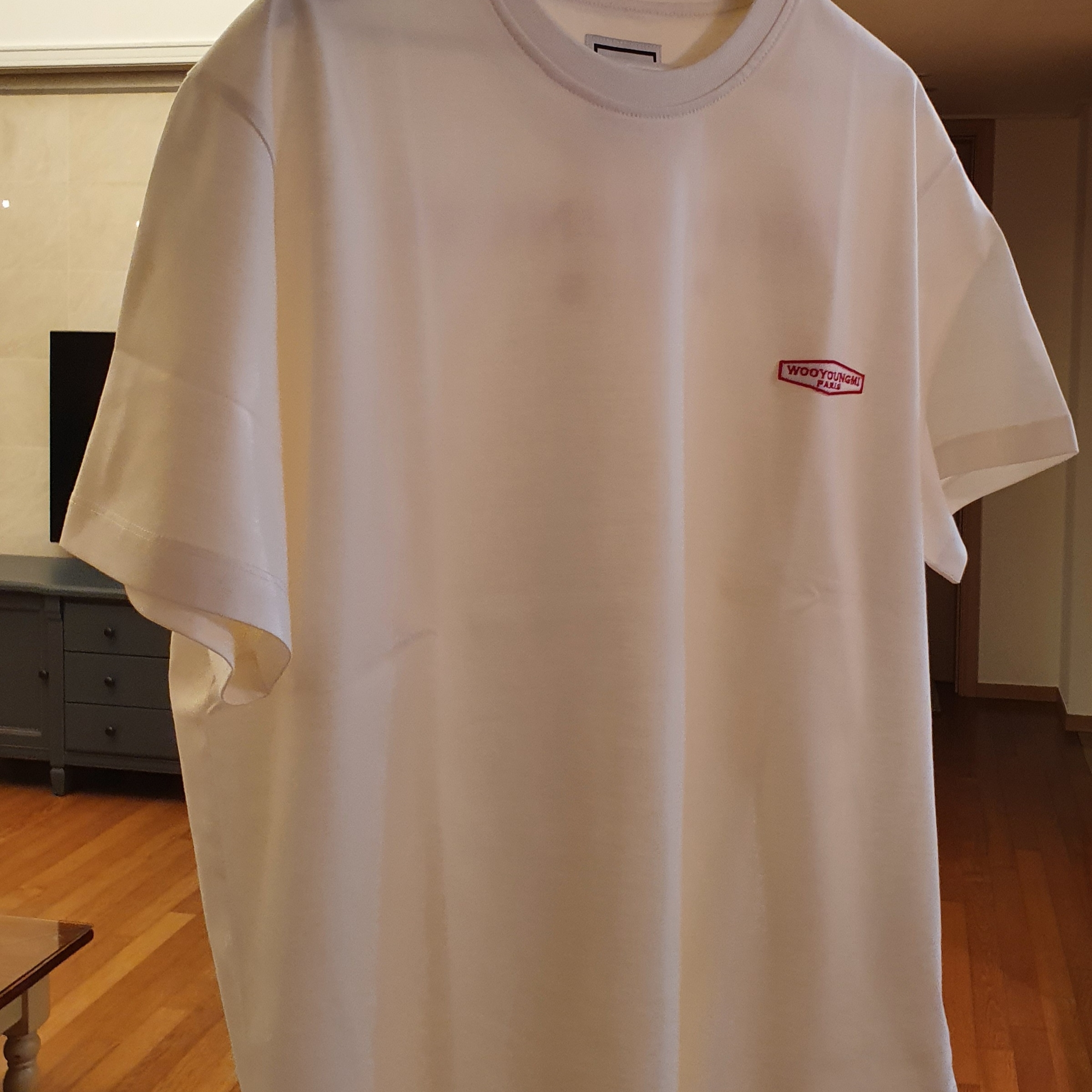 Wooyoungmi Red Back Logo T-Shirt Ivory - 22SS 착용 스타일 - 2
