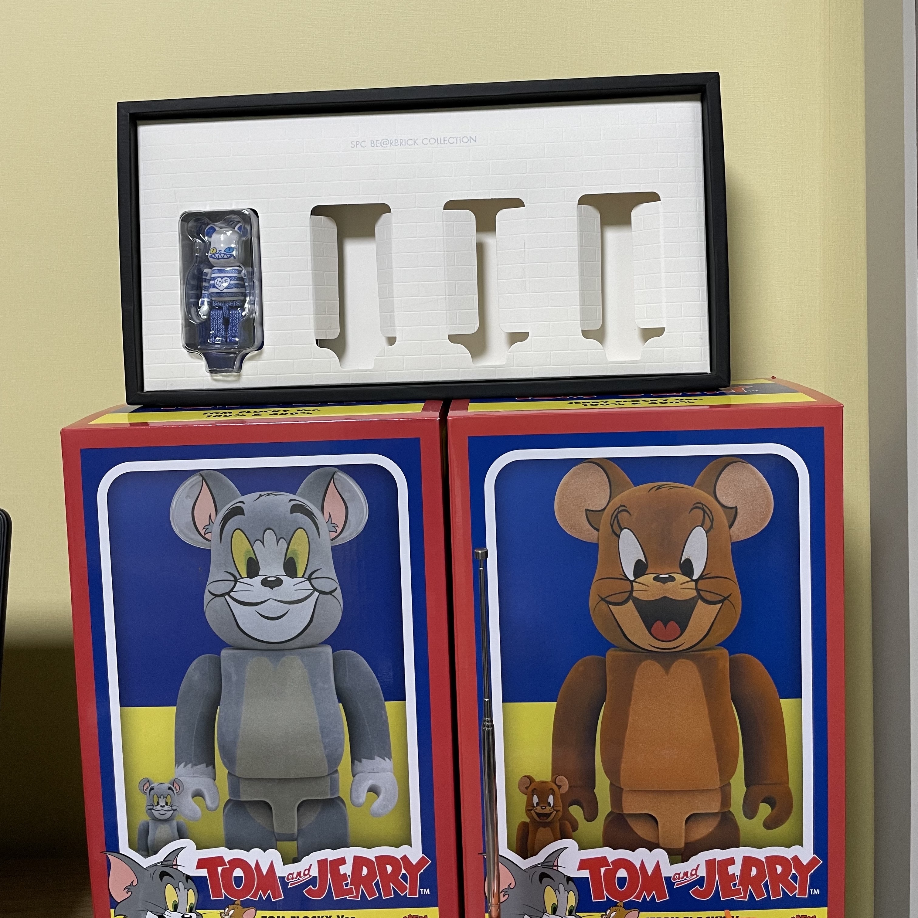 Bearbrick x SPC Paris Baguette 100%, Bearbrick Tom & Jerry Tom Flocky Ver. 100% & 400% Set 착용 스타일