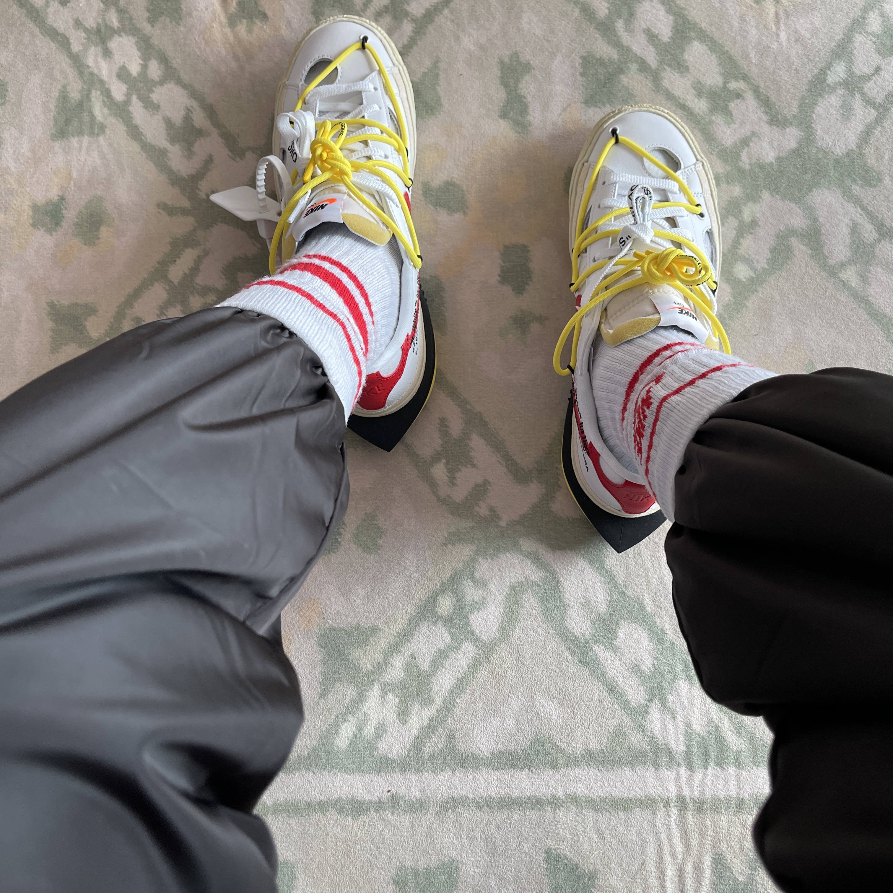 Nike x Off-White Blazer Low '77 White and University Red 착용 스타일 - 1