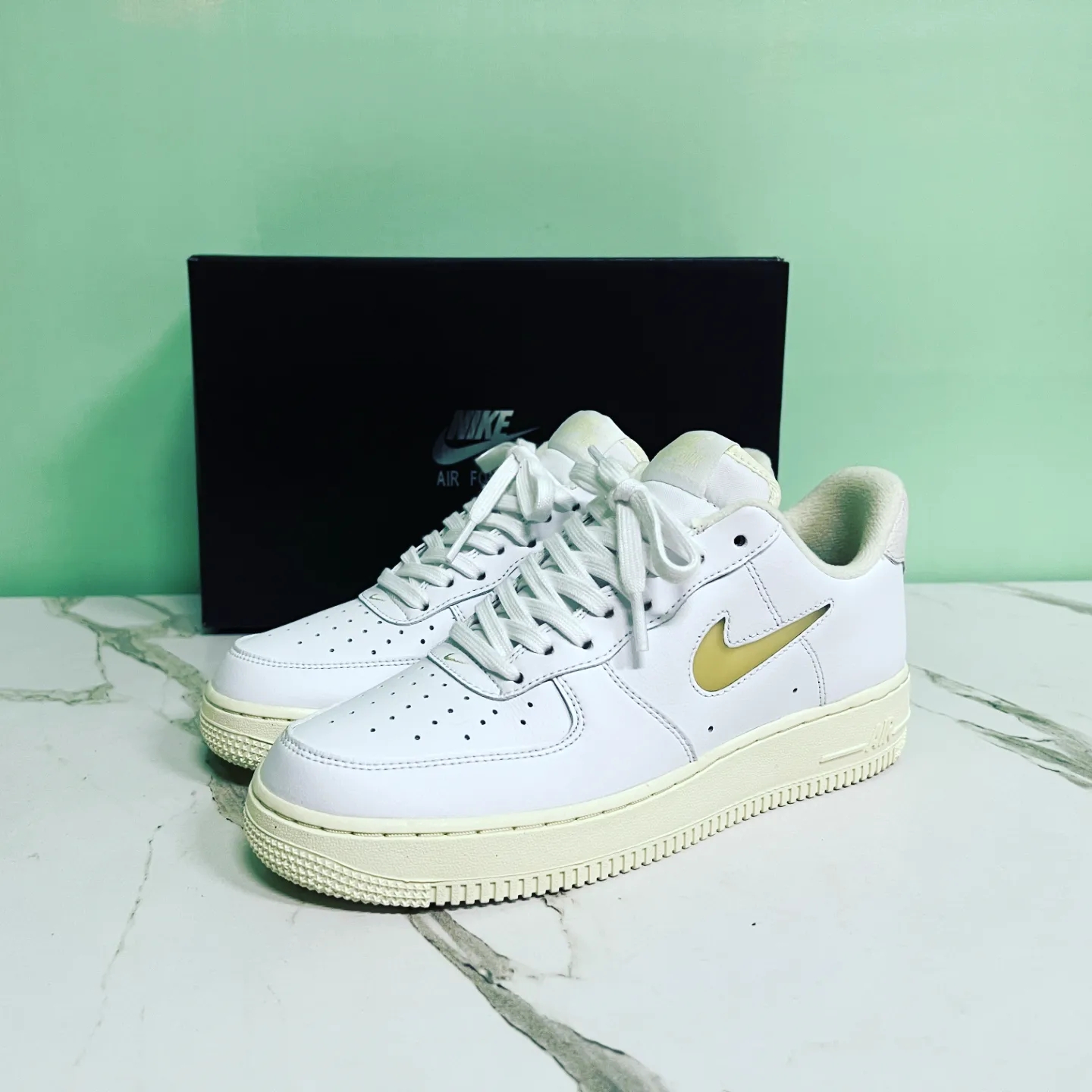Nike Air Force 1 '07 LX Pale Vanilla 착용 스타일 - 1