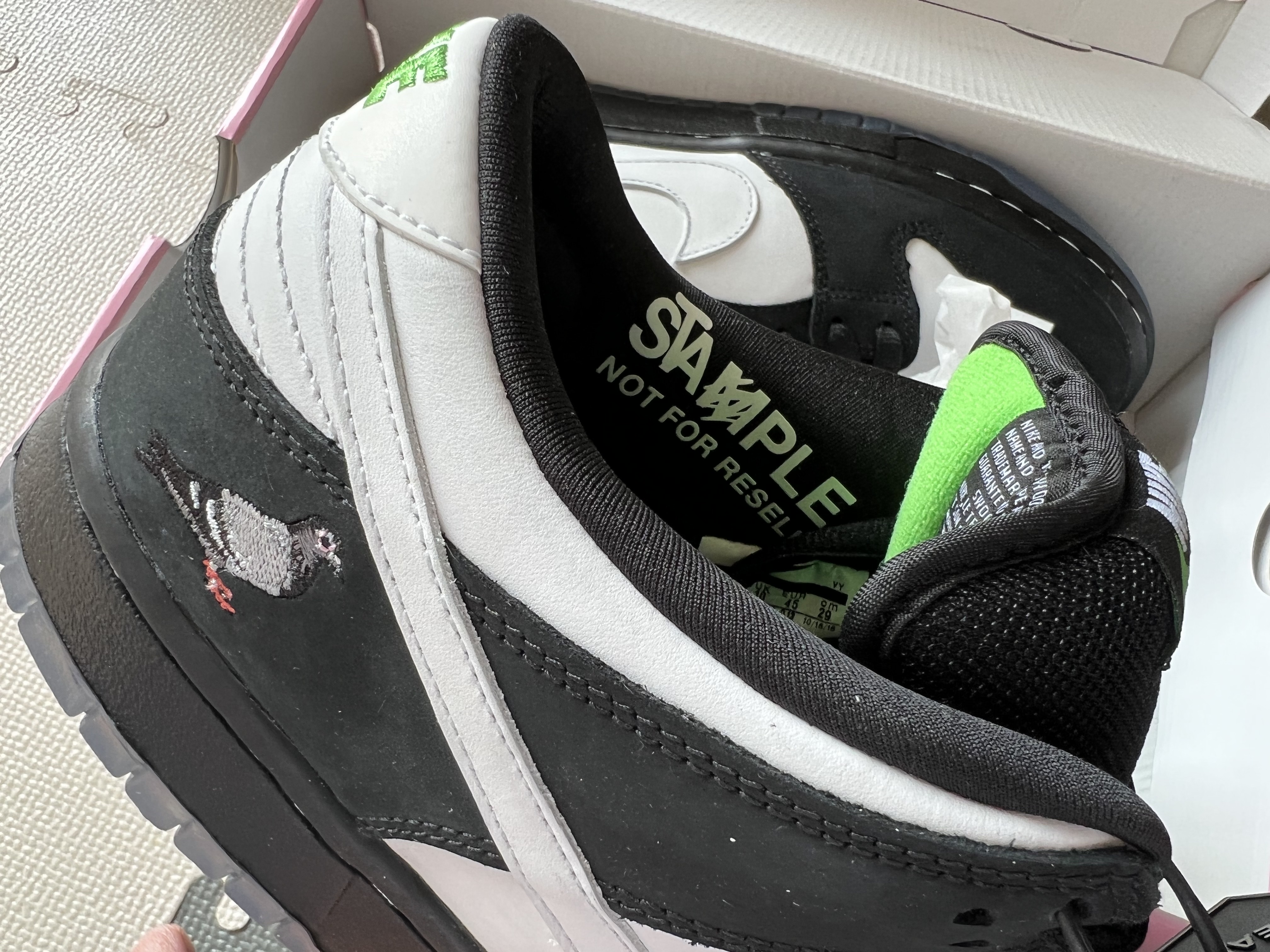 Nike x Staple SB Dunk Low Panda Pigeon 착용 스타일 - 3