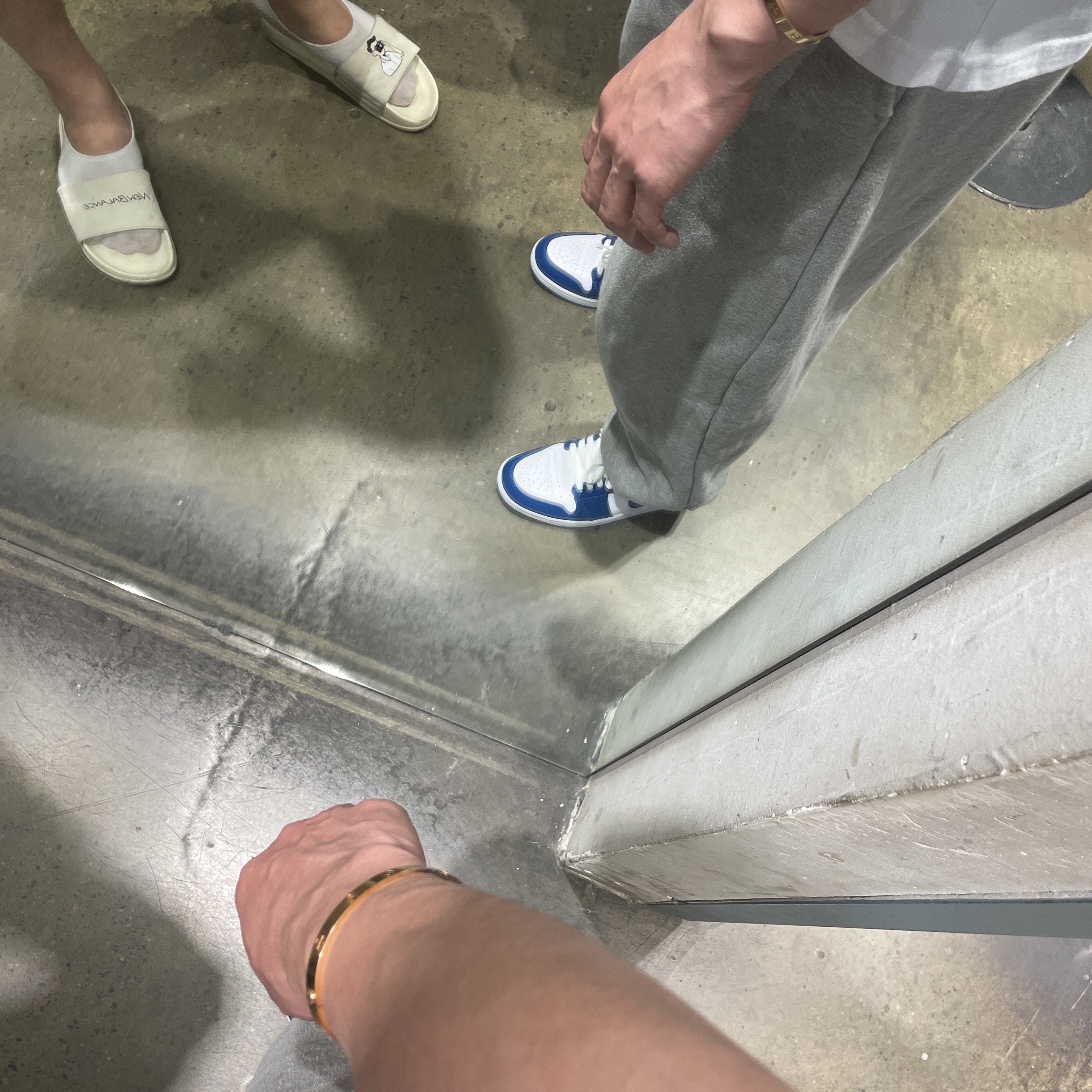 (W) Jordan 1 Low White Dark Marina Blue 착용 스타일 - 2