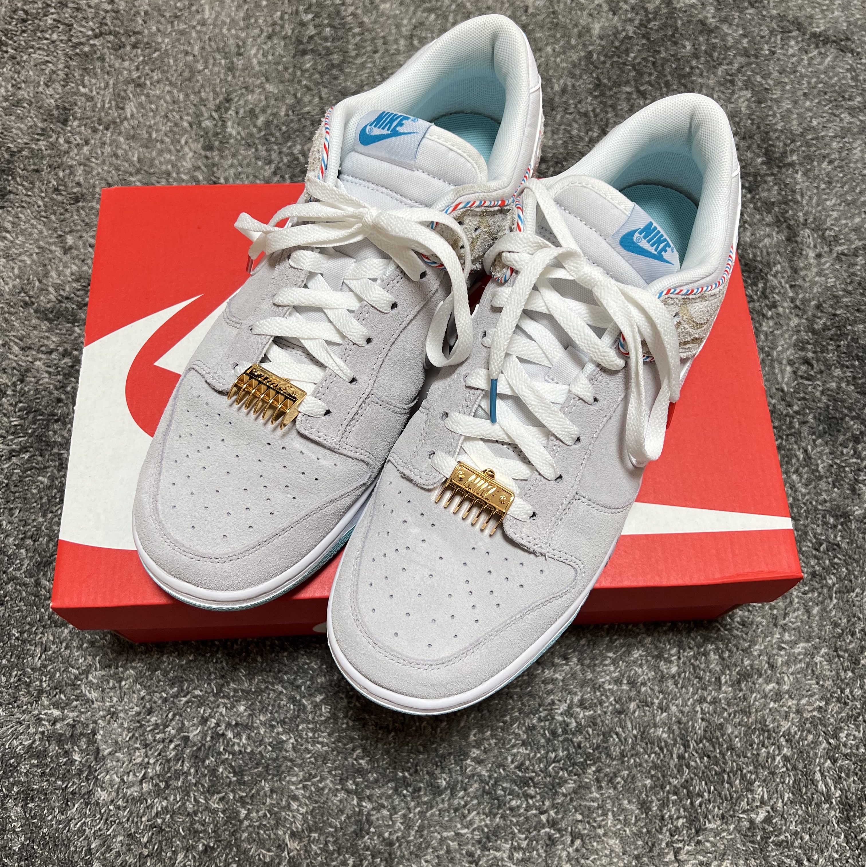 Nike Dunk Low Retro SE Barber Shop Grey 착용 스타일