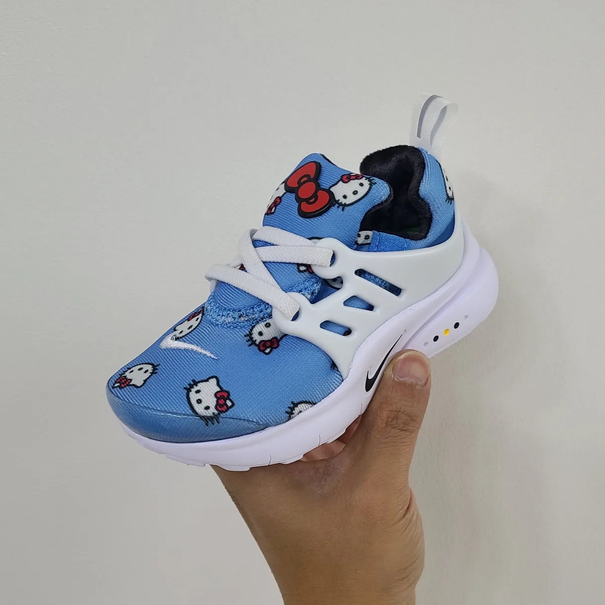 (TD) Nike x Hello Kitty Air Presto University Blue 착용 스타일 - 1