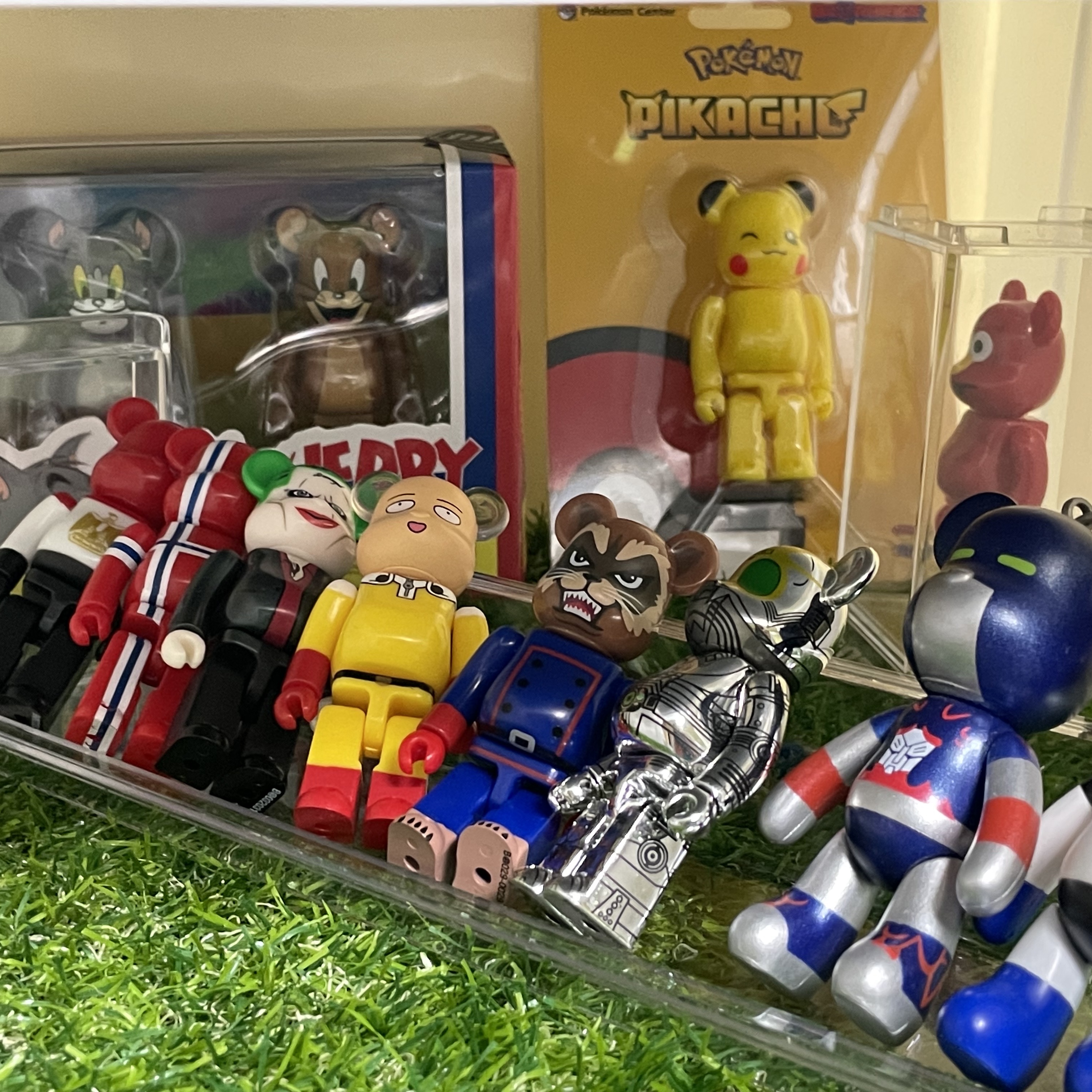Bearbrick Tom & Jerry 2 Pack 100%, Bearbrick Pokemon Pikachu Pokemon Center Strike A Pose Ver. 100% 착용 스타일