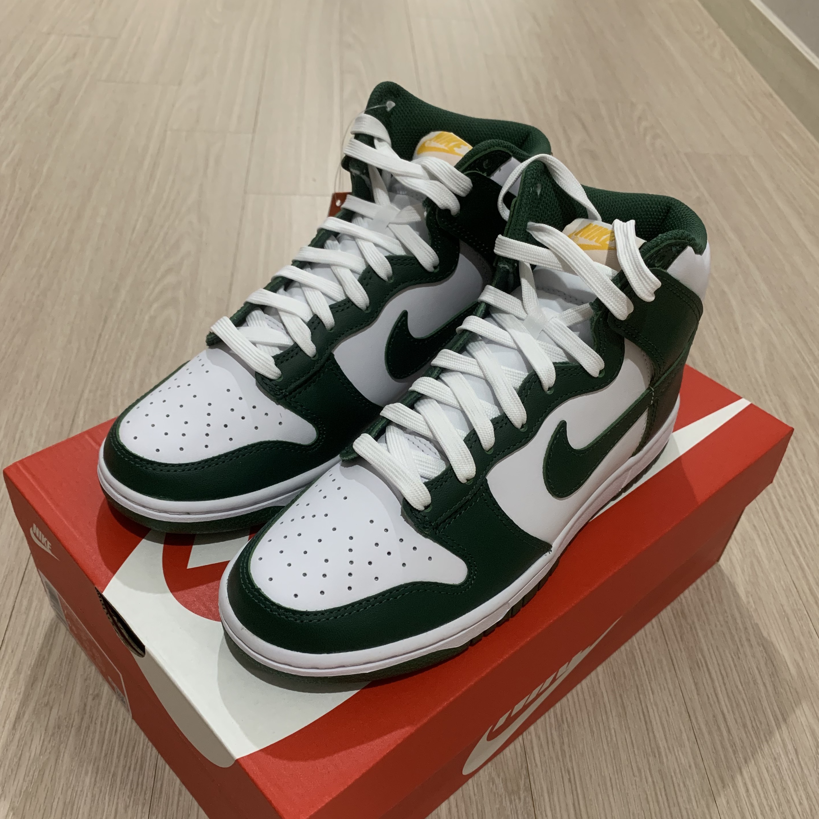 Nike Dunk High Retro Noble Green 착용 스타일 - 1