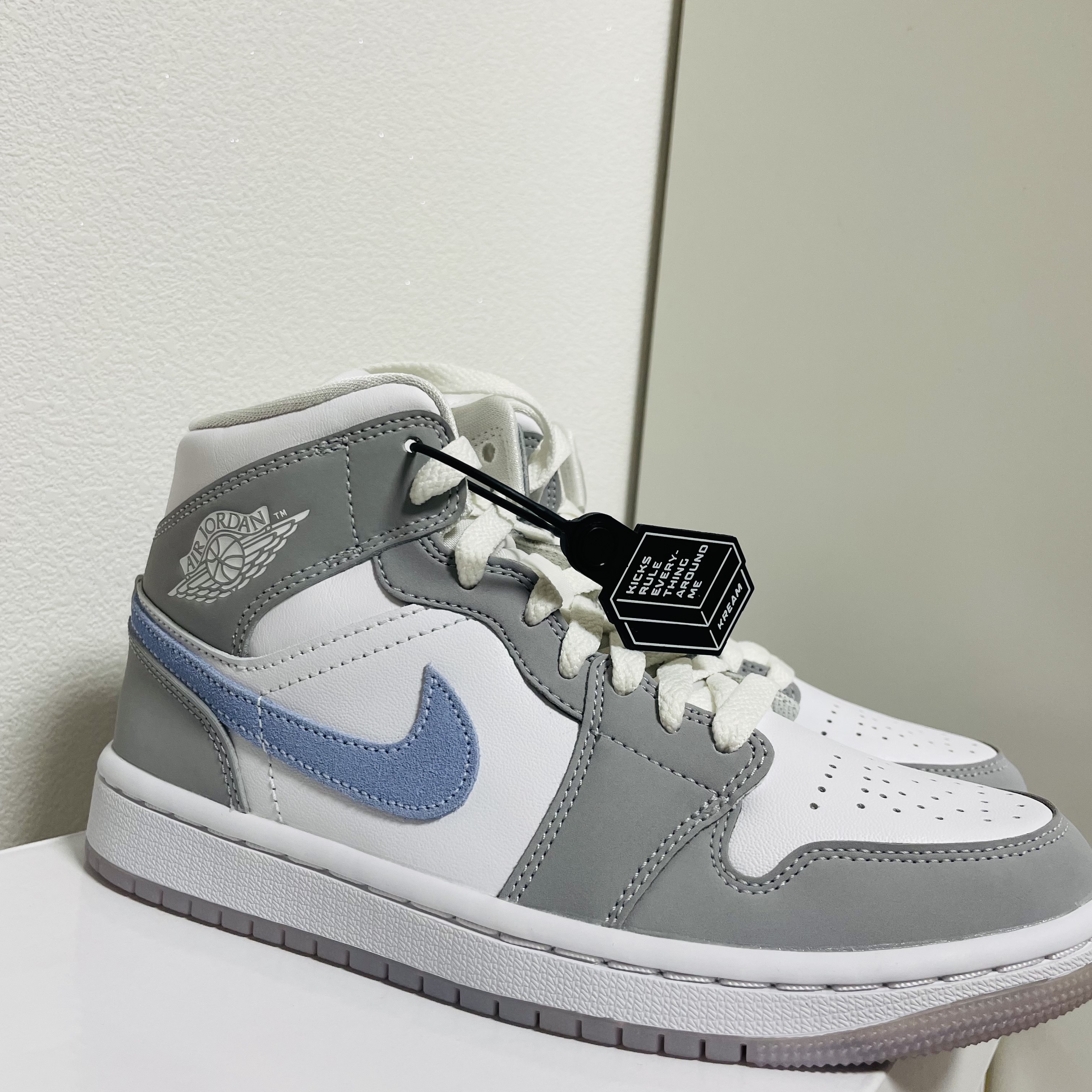 (W) Jordan 1 Mid Wolf Grey 착용 스타일 - 2