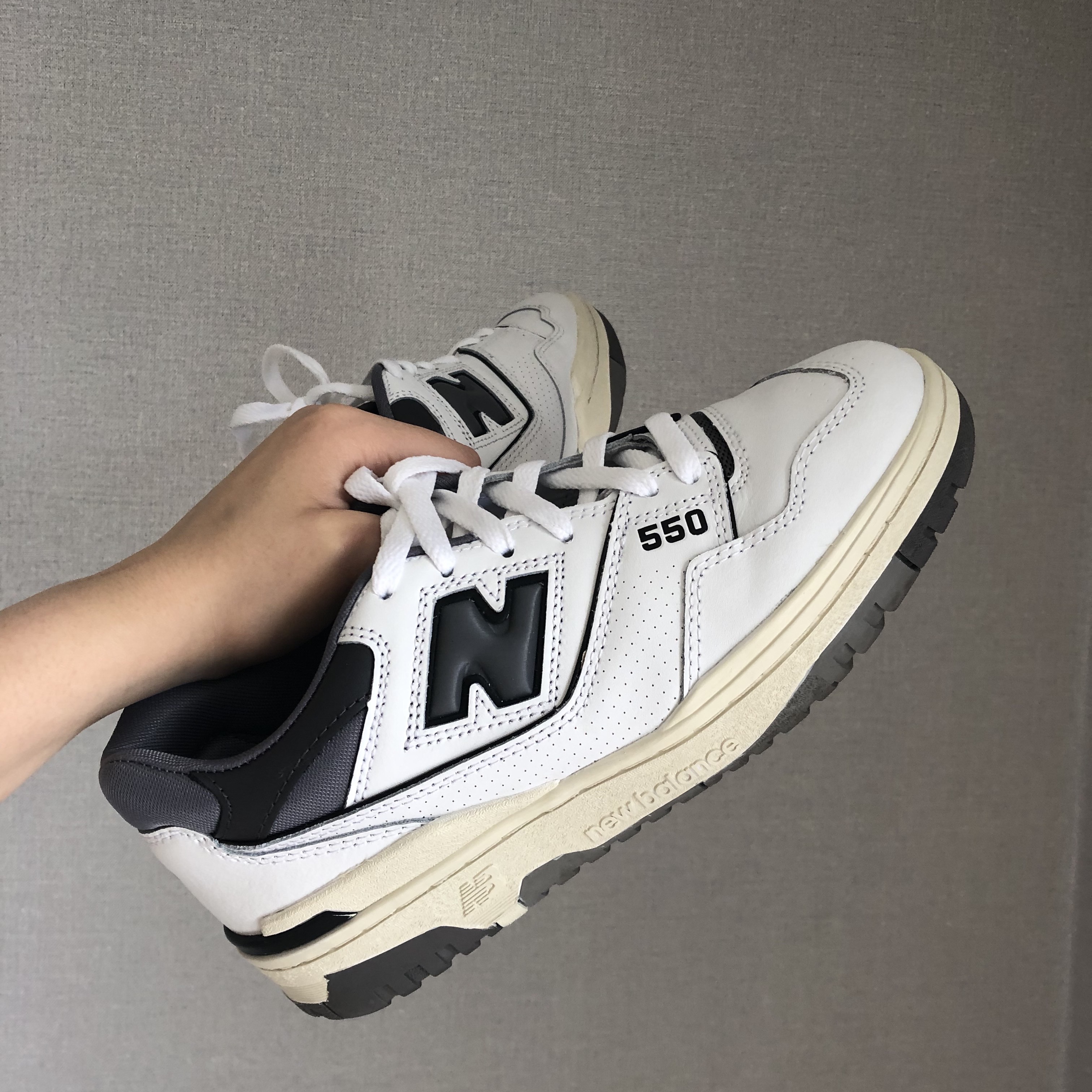 New Balance 550 White Grey Dark Grey - 2E Wide 착용 스타일