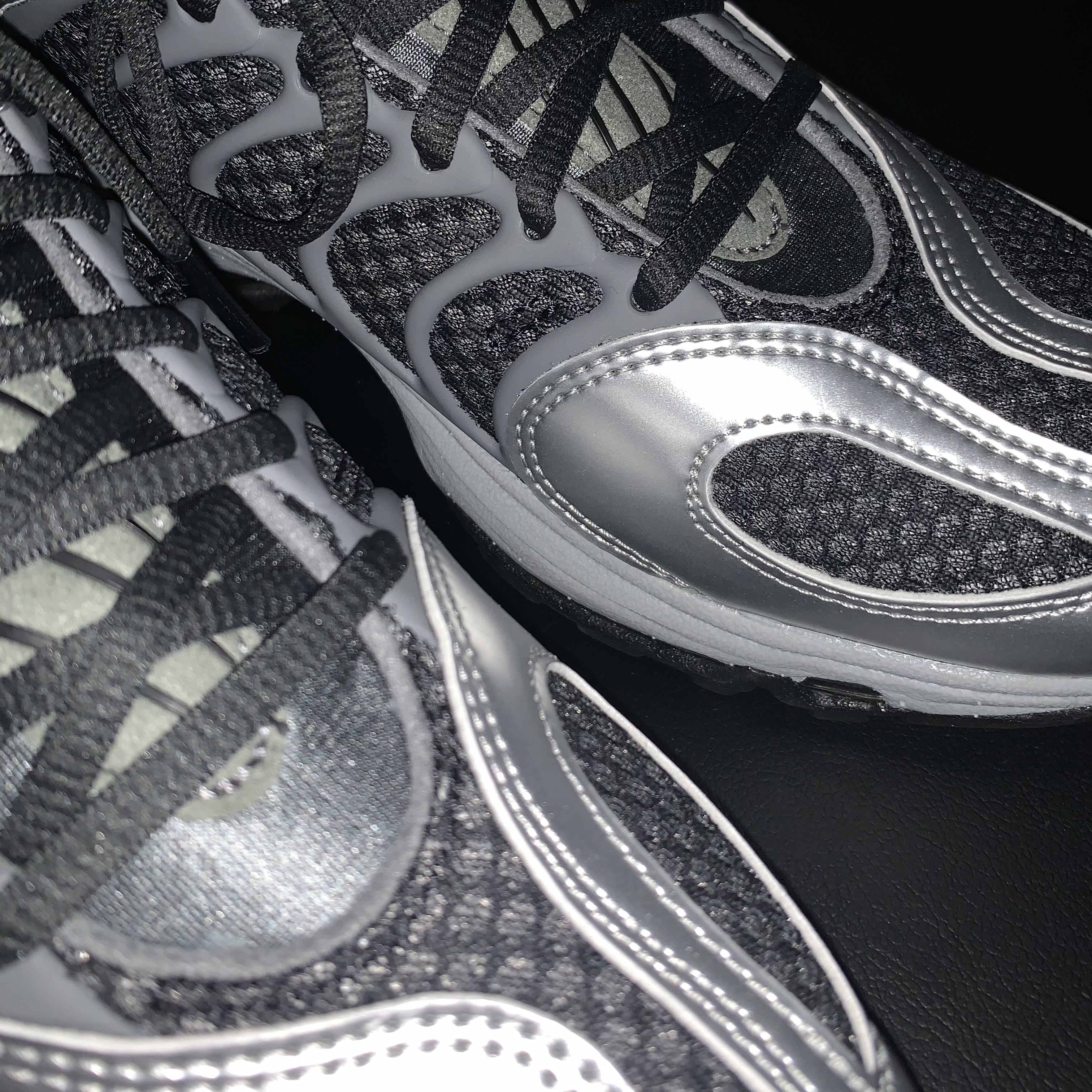 Nike Air Tuned Max Black Smoke Grey 착용 스타일