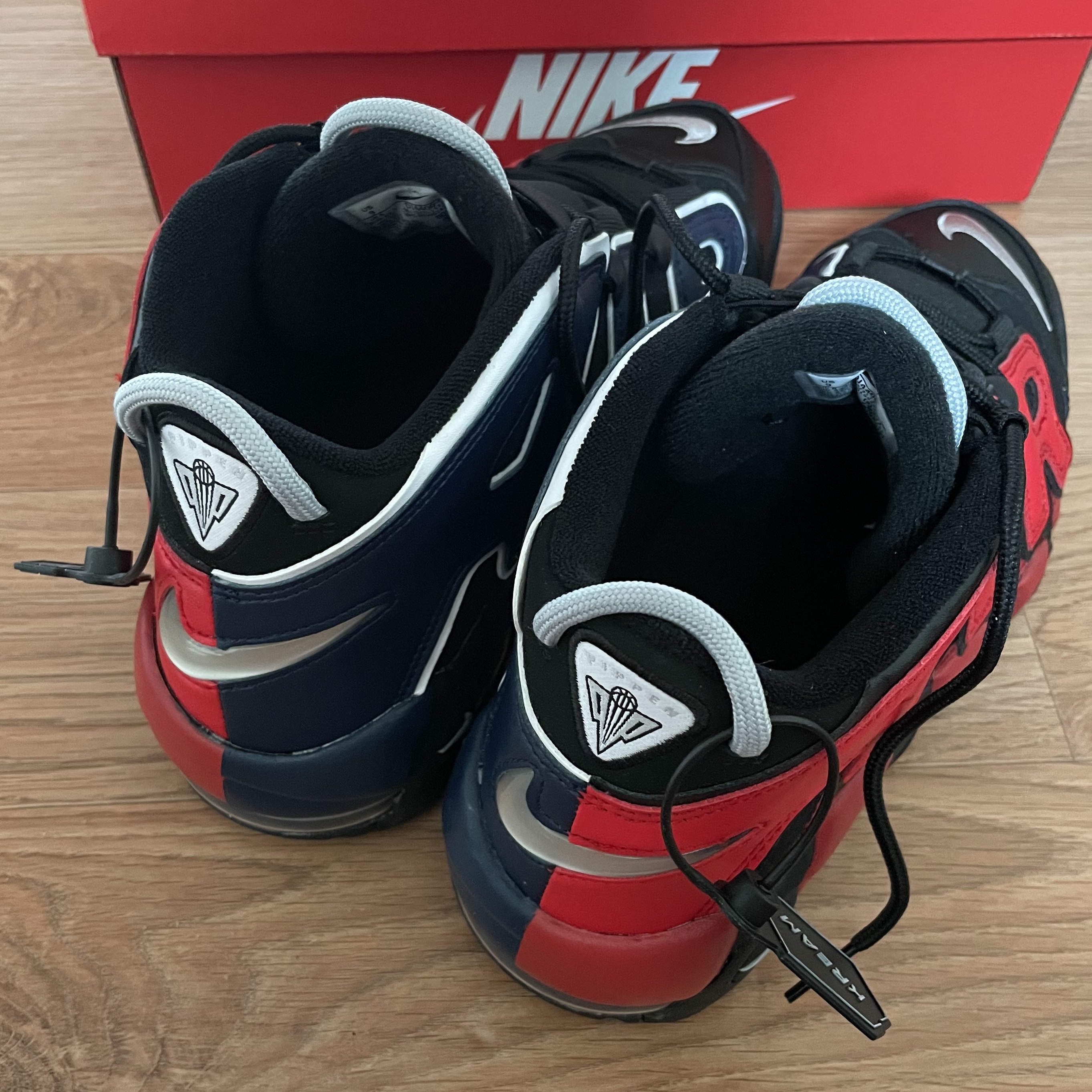 Nike Air More Uptempo 96 Black University Red 착용 스타일 - 3