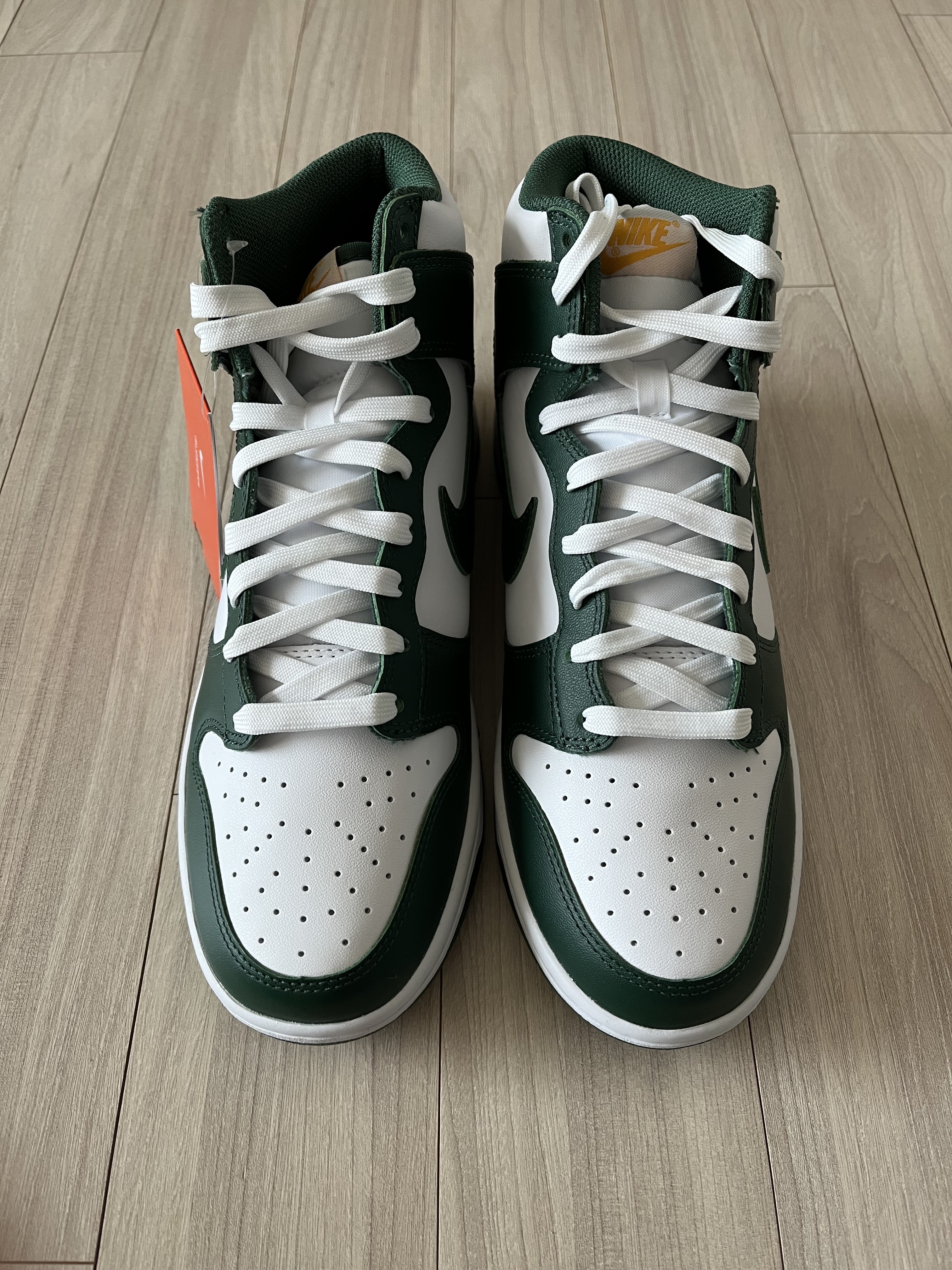 Nike Dunk High Retro Noble Green 착용 스타일 - 1