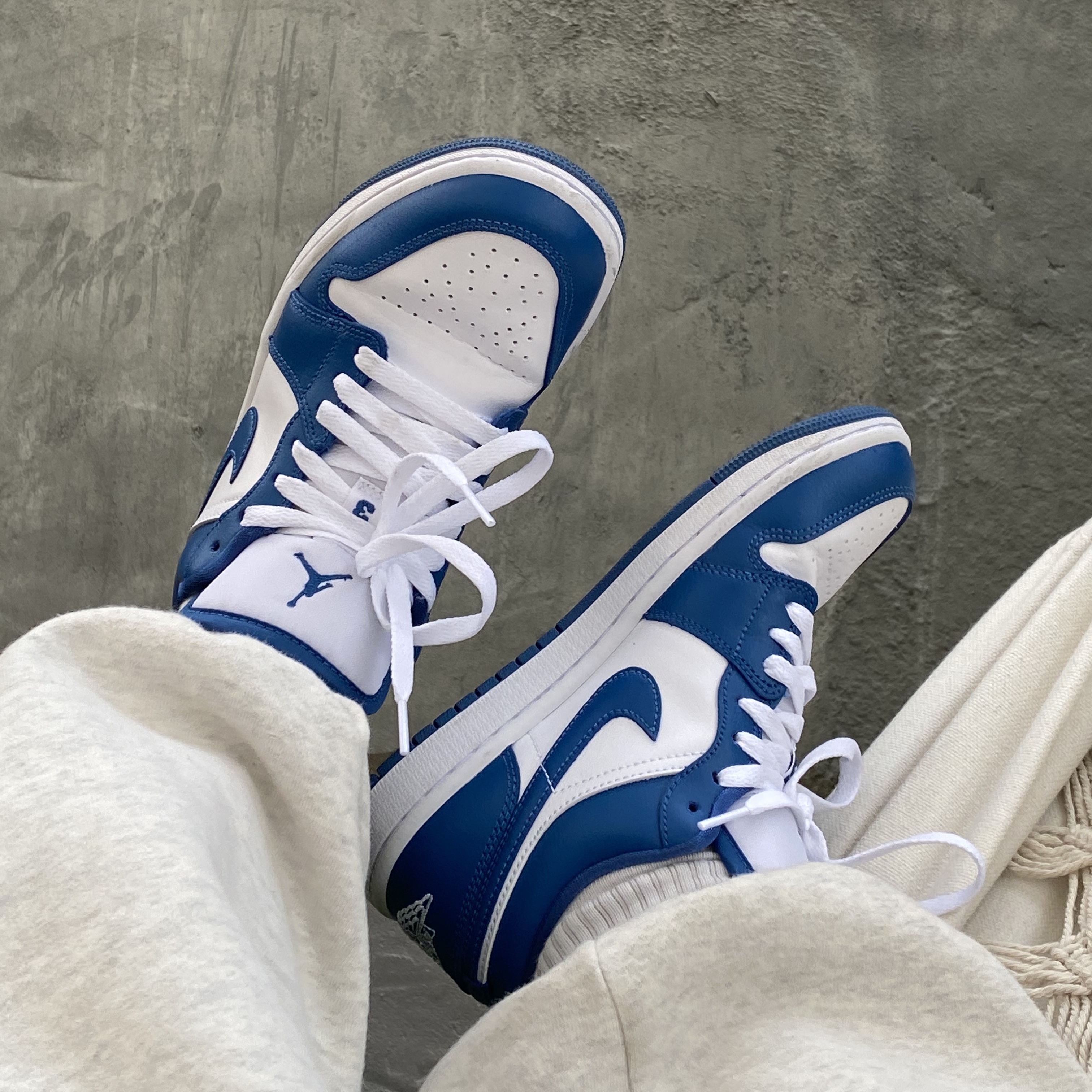 (W) Jordan 1 Low White Dark Marina Blue 착용 스타일