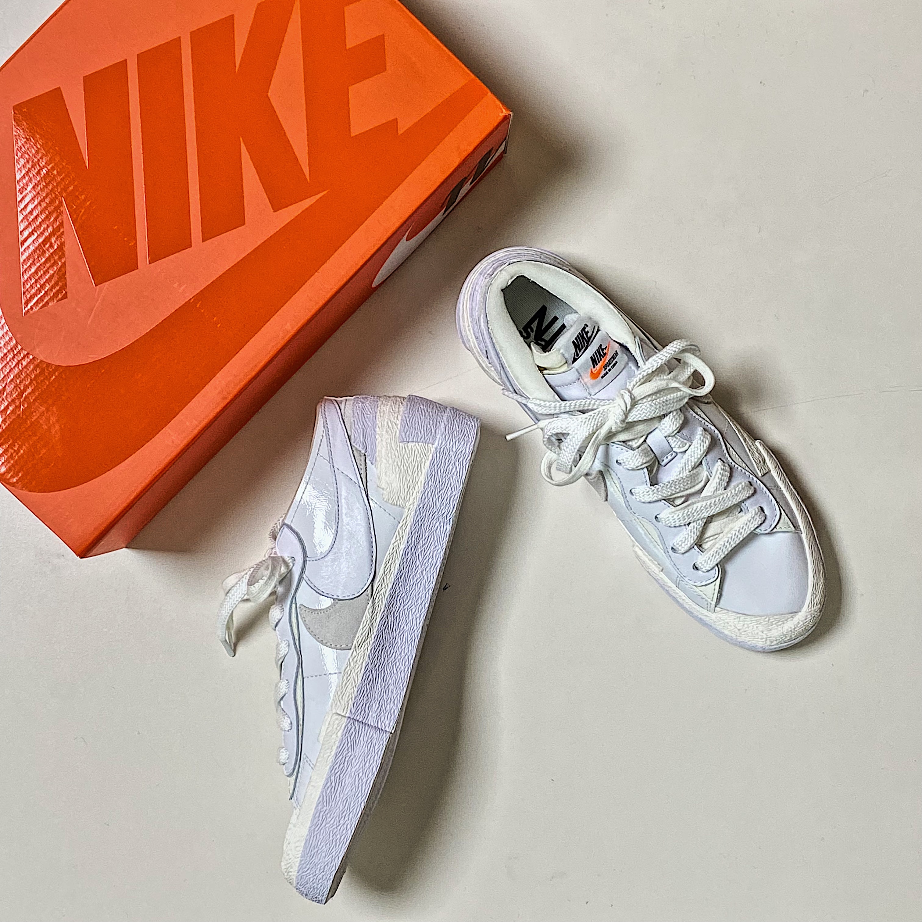 Nike x Sacai Blazer Low White Patent Leather, Nike x Sacai Blazer Low Black Patent Leather 착용 스타일 - 1