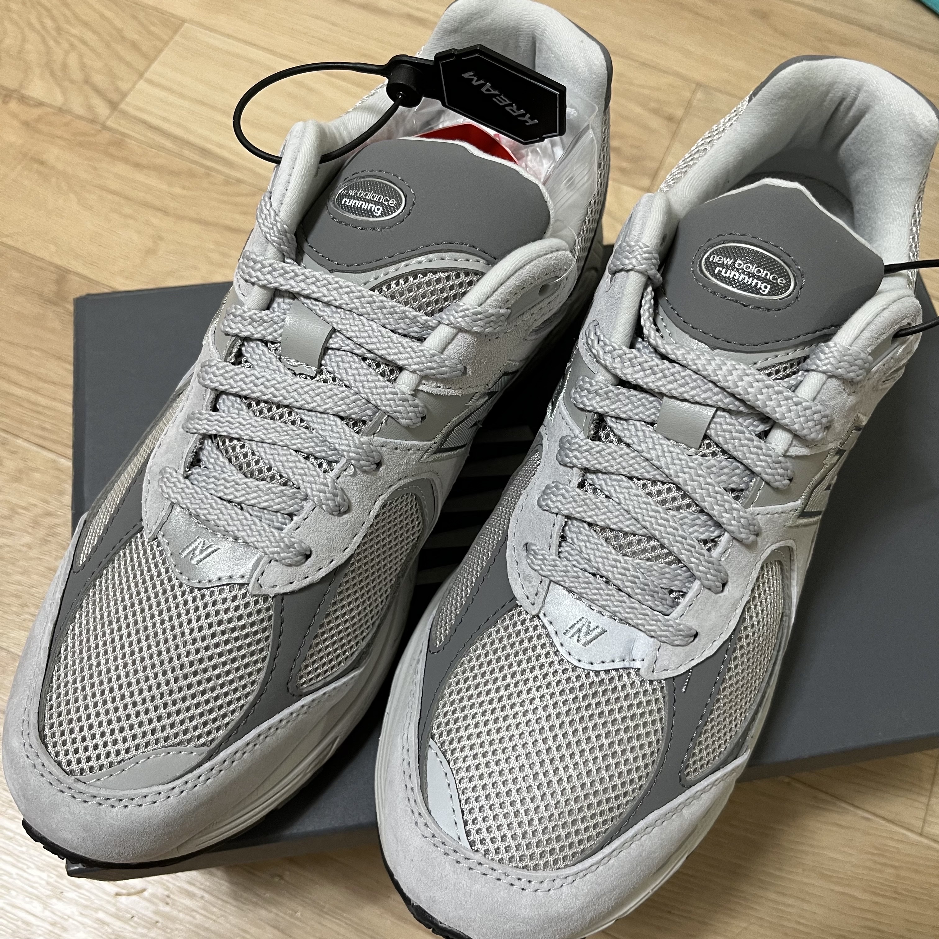 New Balance 2002R T2 Gray 착용 스타일
