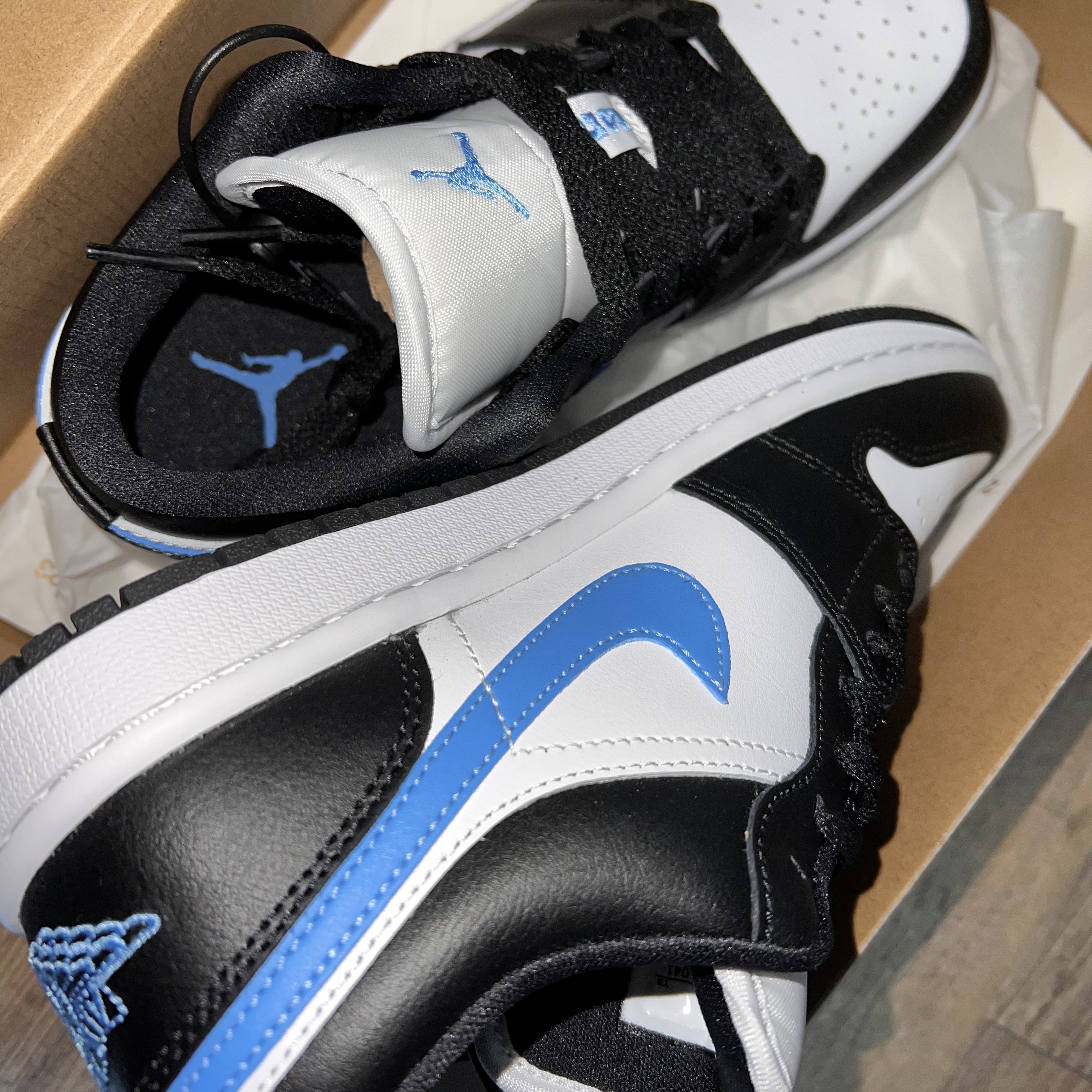 (W) Jordan 1 Low Black University Blue 착용 스타일