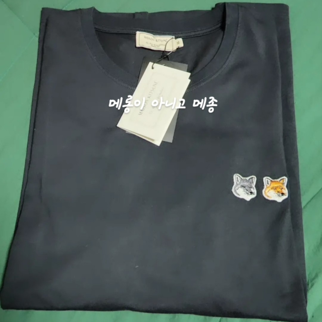 Maison Kitsune Double Fox Head Patch Classic T-Shirt Anthracite 착용 스타일
