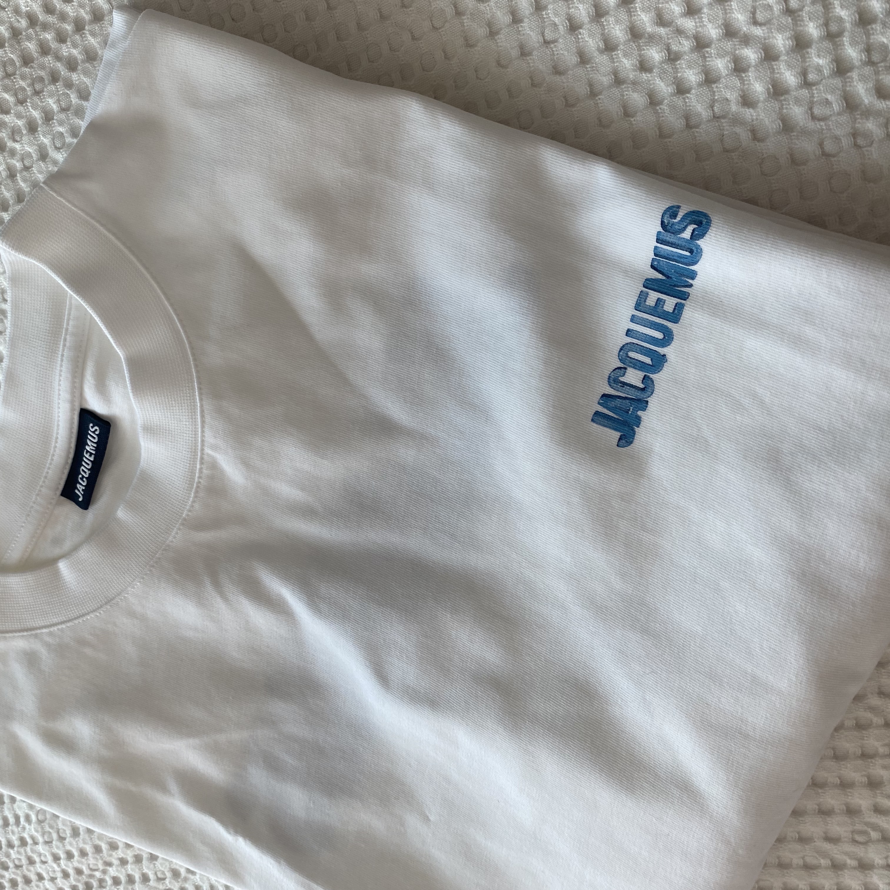 Jacquemus Le T-Shirt Gelo Print Ice Long Sleeve T-Shirt Print Ice White 착용 스타일