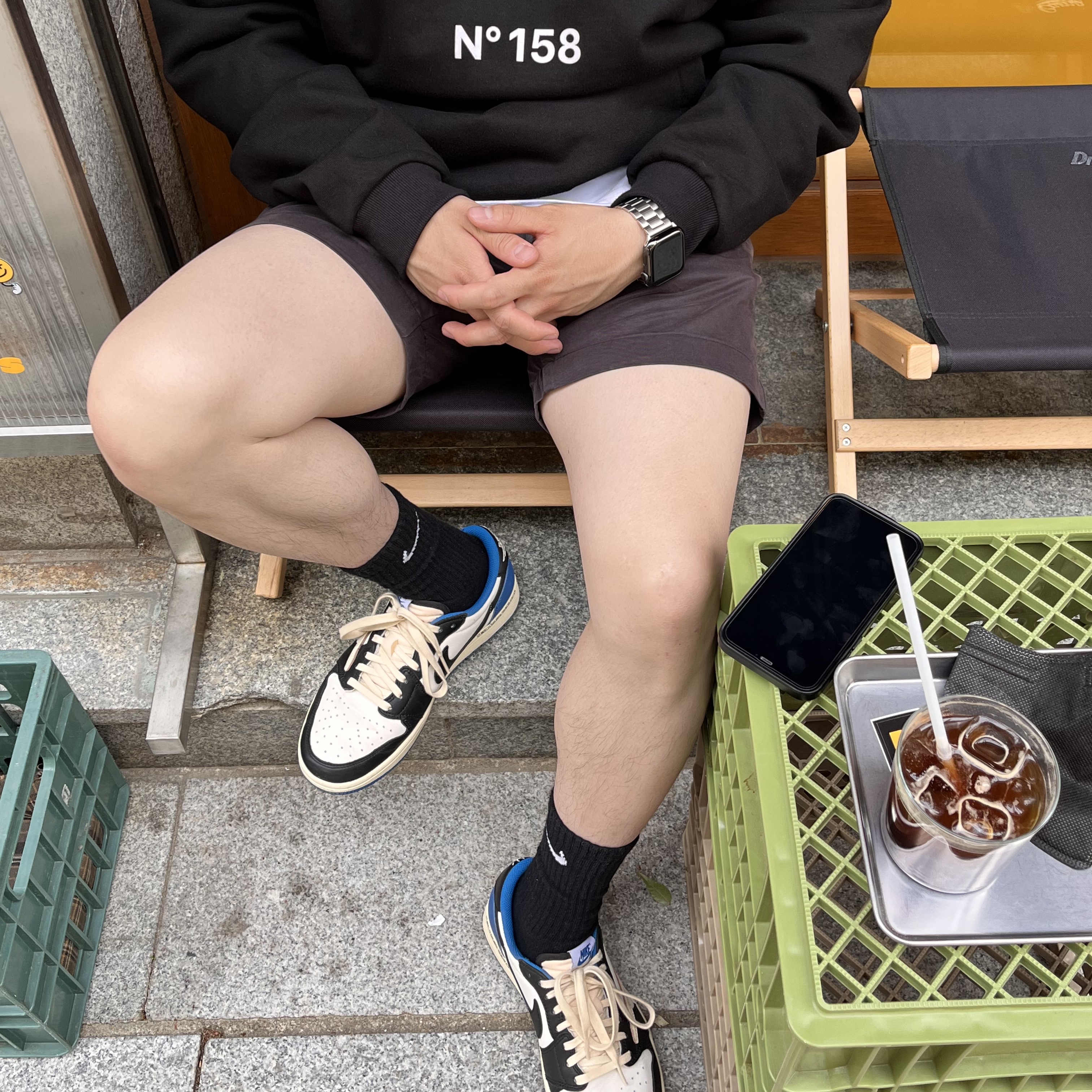 Jordan 1 x Travis Scott x Fragment Retro Low OG SP Military Blue 착용 스타일 - 1